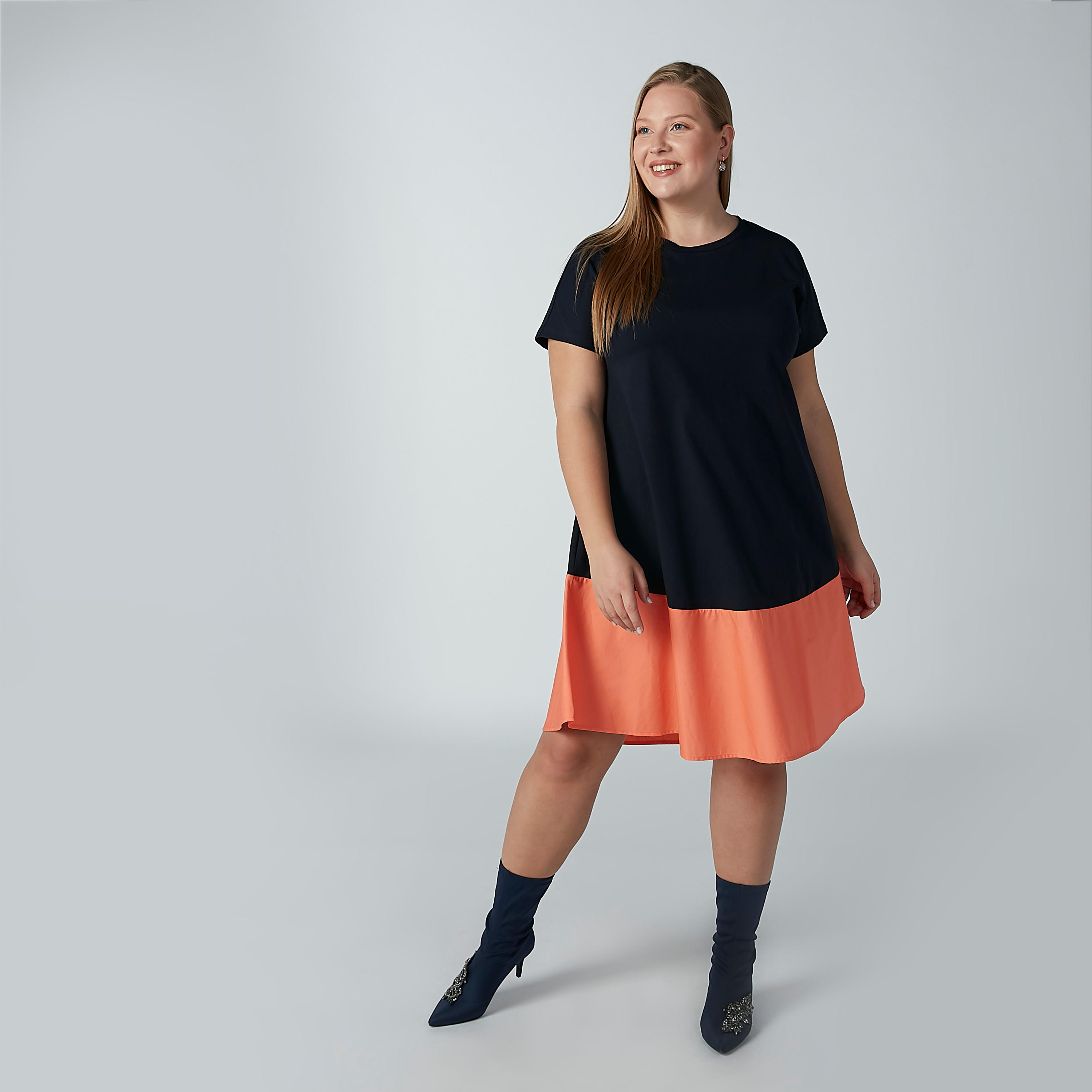 فستان إيه لاين سادة متوسط الطول بياقة مستديرة-women-clothing-dresses-image-1