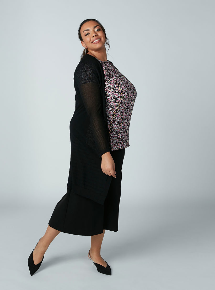 بلوزة بأكمام طبقات وتفاصيل كشكش وطبعات زهرية-women-clothing-shirtsandblouses-blouses-image-1