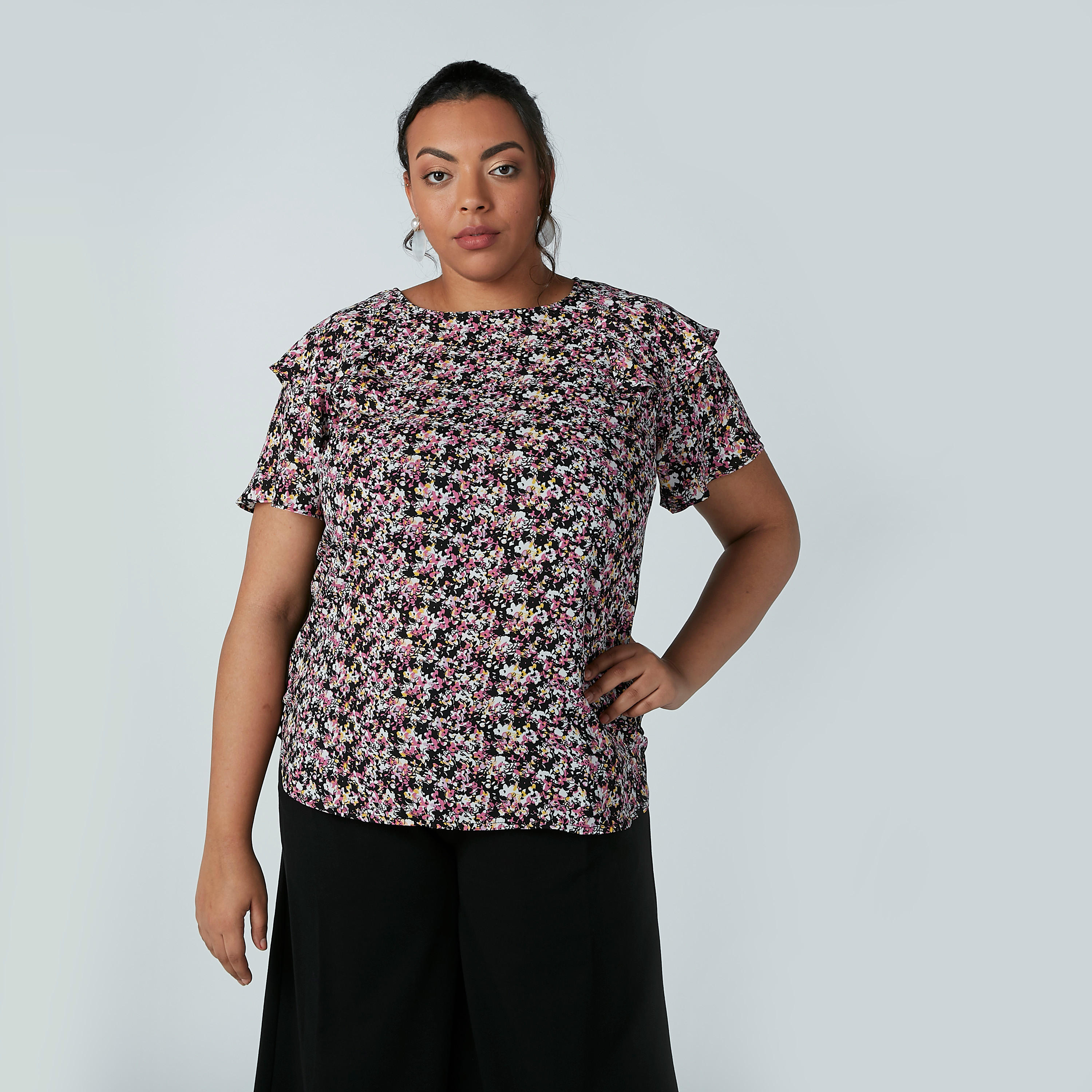 بلوزة بأكمام طبقات وتفاصيل كشكش وطبعات زهرية-women-clothing-shirtsandblouses-blouses-image-2