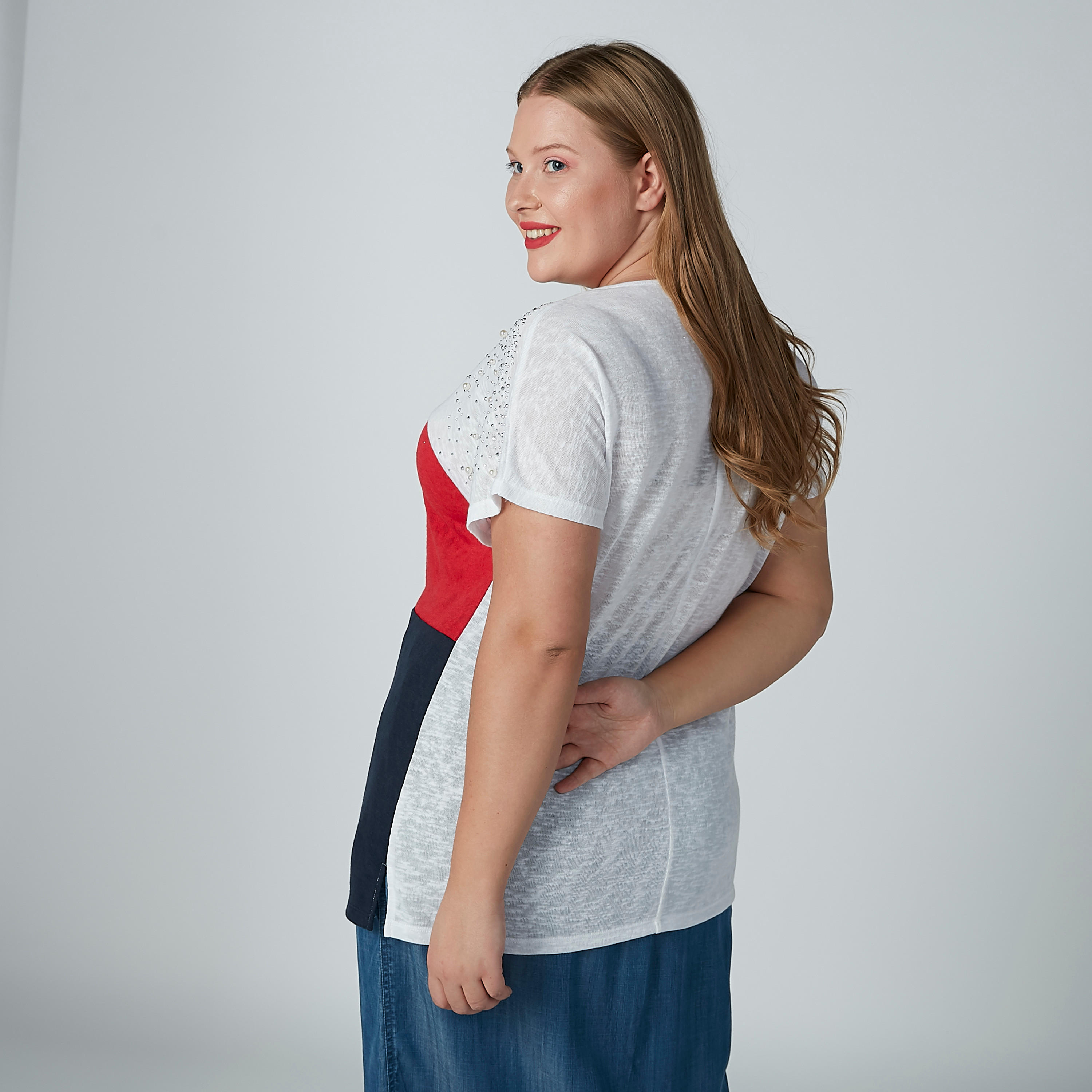 تيشيرت قوالب ملون مرصع بياقة مستديرة وأكمام متصّلة-women-clothing-tshirts-image-4