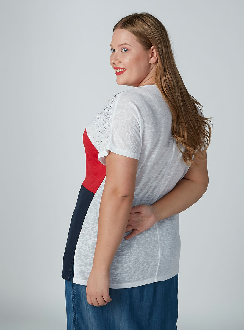 تيشيرت قوالب ملون مرصع بياقة مستديرة وأكمام متصّلة-women-clothing-tshirts-image-4