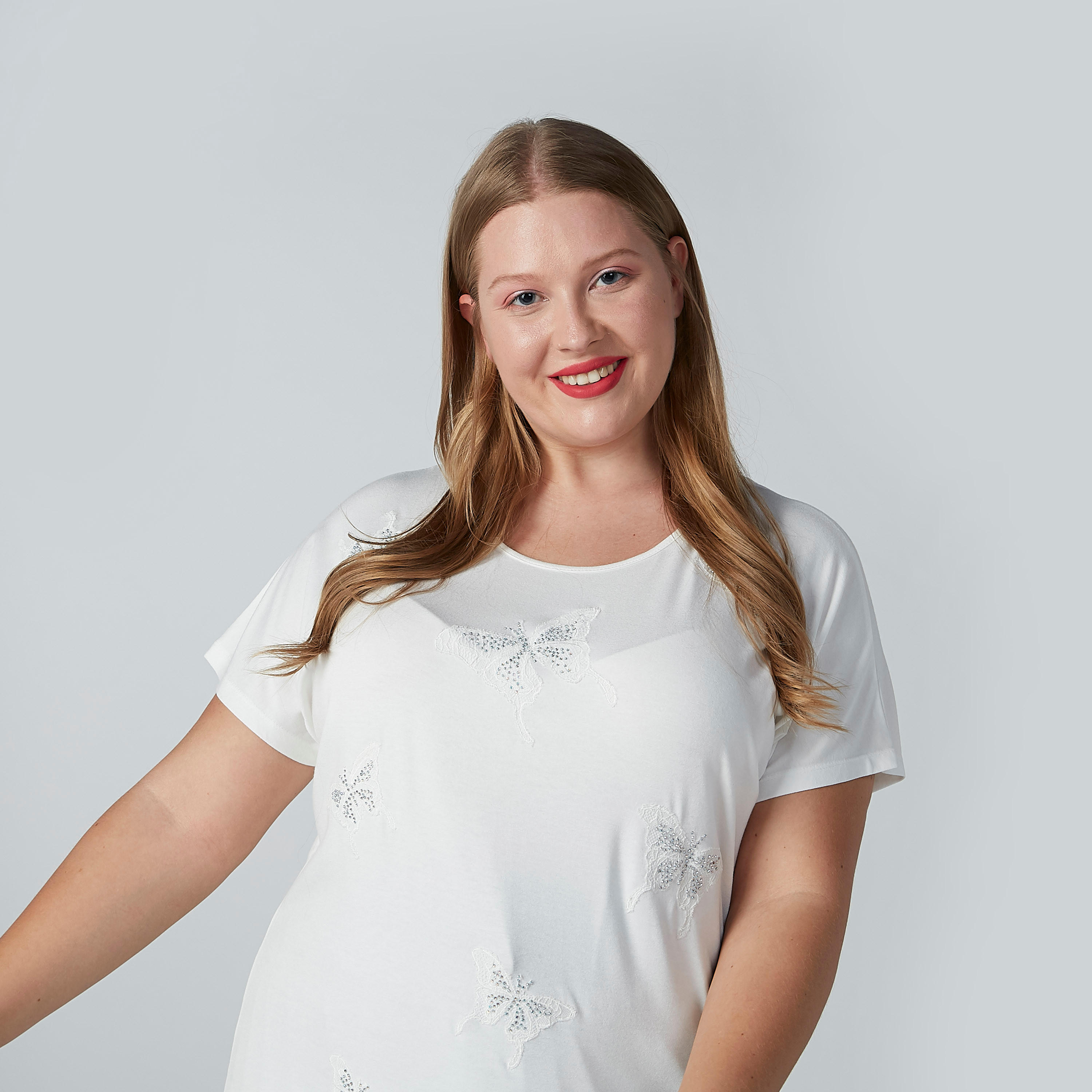 بلوزة مطرّزة بياقة مستديرة وأكمام متصلة-women-clothing-shirtsandblouses-blouses-image-2