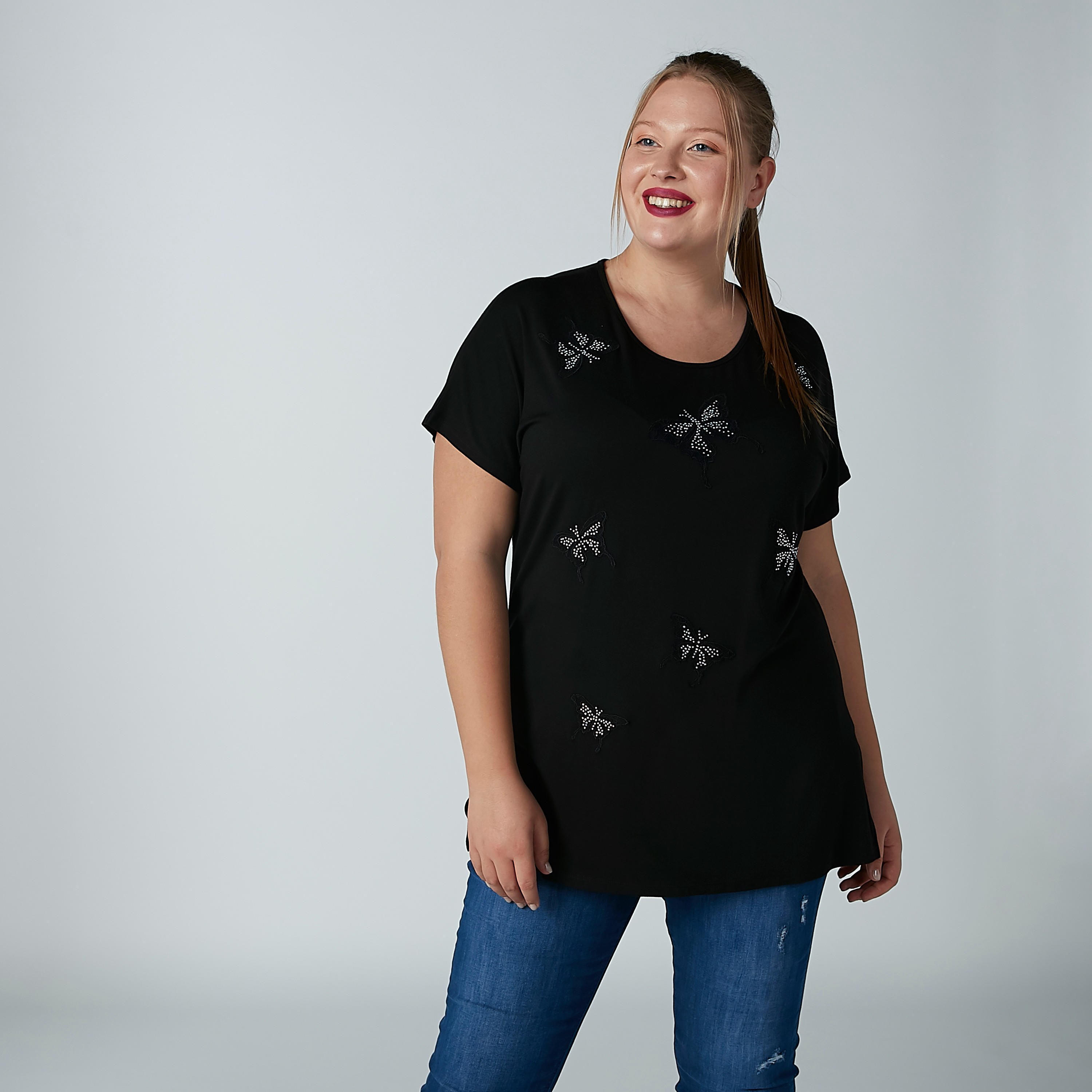 بلوزة مرصعة بياقة مستديرة وأكمام متصلة-women-clothing-shirtsandblouses-blouses-image-1