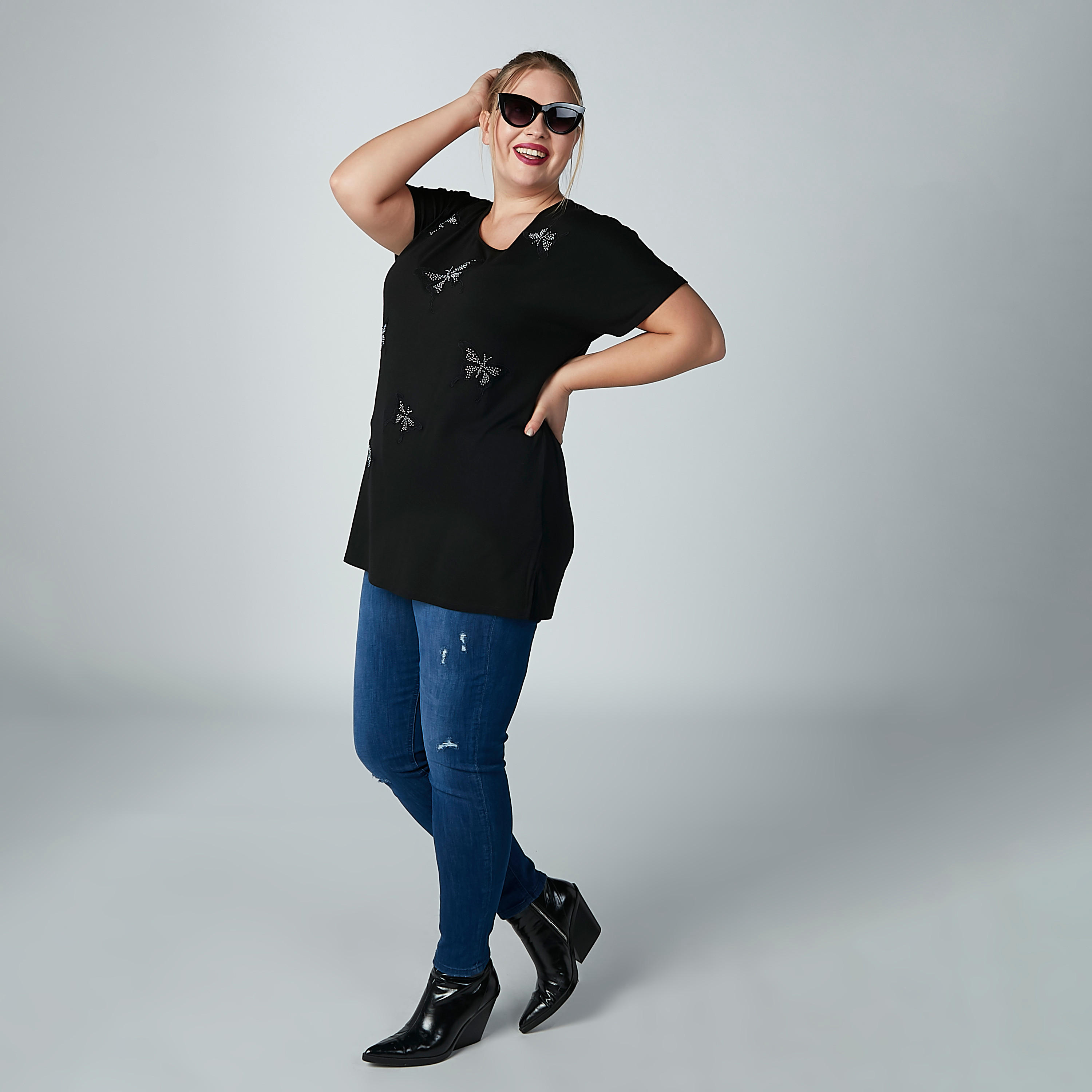 بلوزة مرصعة بياقة مستديرة وأكمام متصلة-women-clothing-shirtsandblouses-blouses-image-2