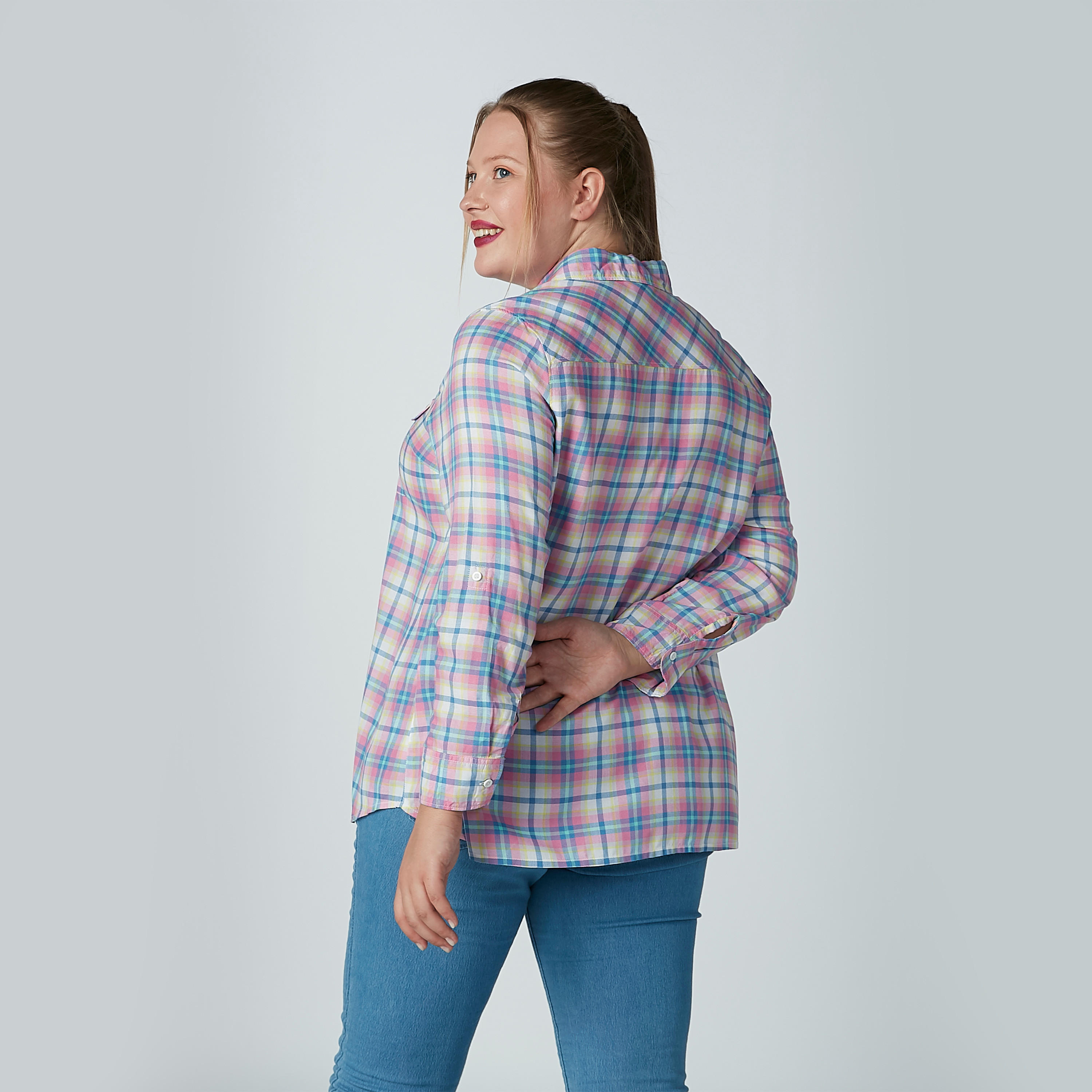 قميص كاروهات بأكمام طويلة وجيب على الصدر-women-clothing-shirtsandblouses-blouses-image-3