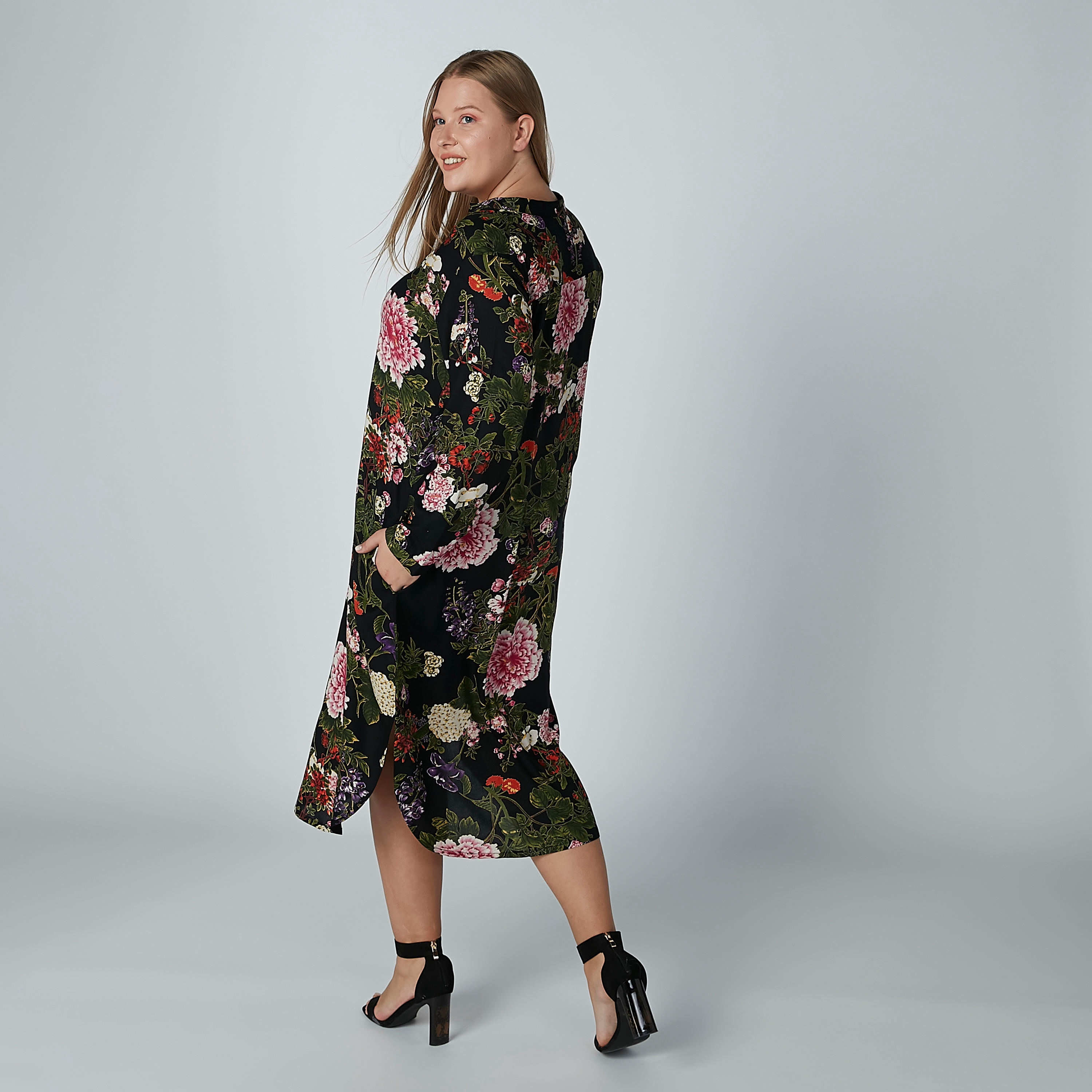 تونيك بأكمام طويلة وجيوب وطبعات زهرية-women-clothing-shirtsandblouses-blouses-image-2