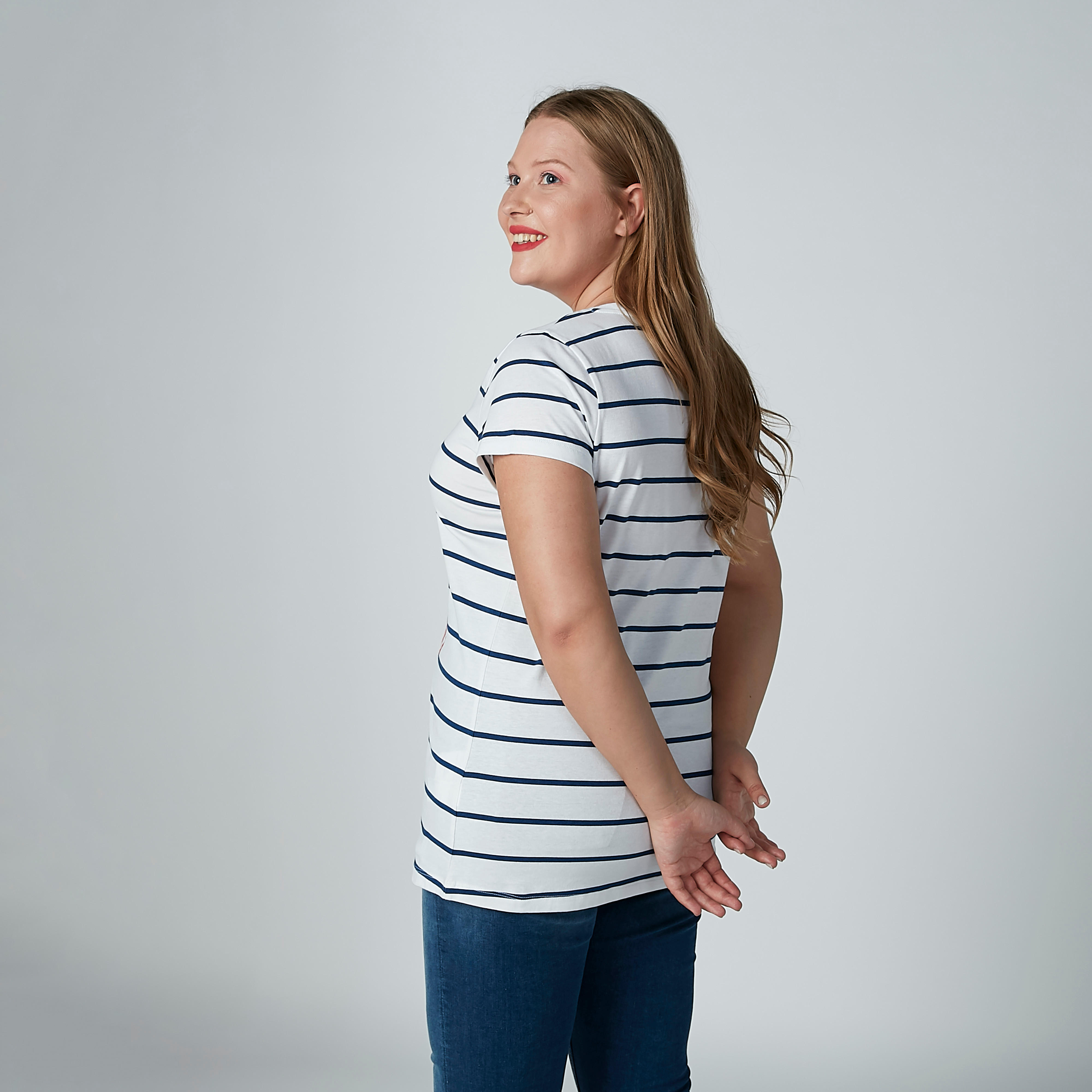 بلوزة مقلّمة بياقة مستديرة وأكمام قصيرة-women-clothing-tshirts-image-3
