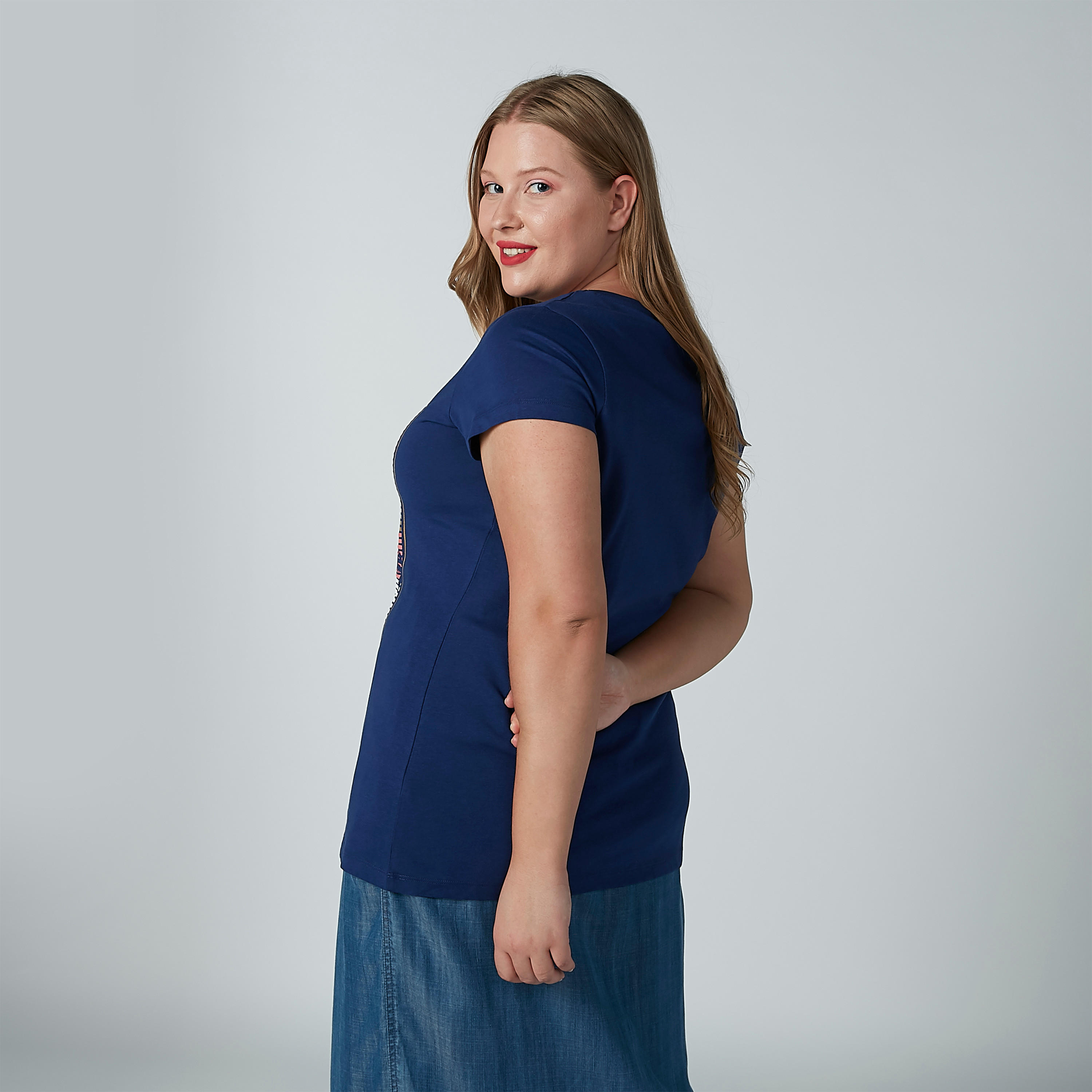 تيشيرت بياقة مستديرة وأكمام قصيرة وطبعات-women-clothing-tshirts-image-3