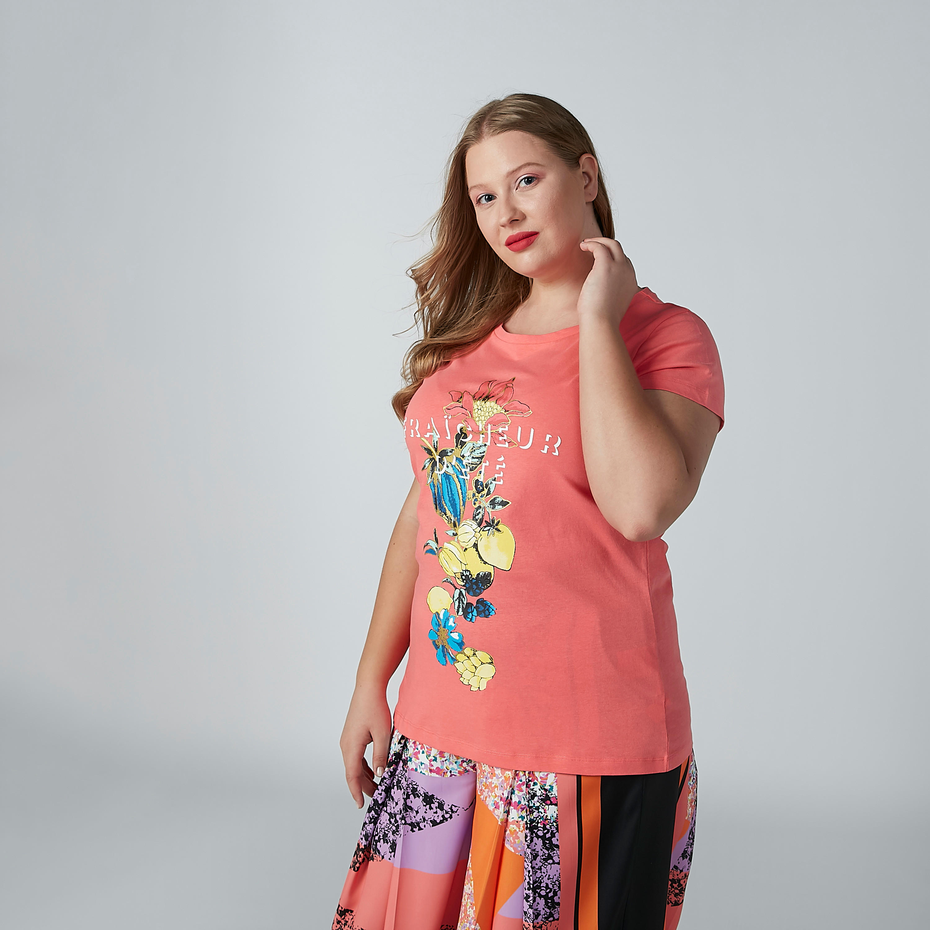 تيشيرت مطبوعة بياقة مستديرة وأكمام قصيرة-women-clothing-tshirts-image-2