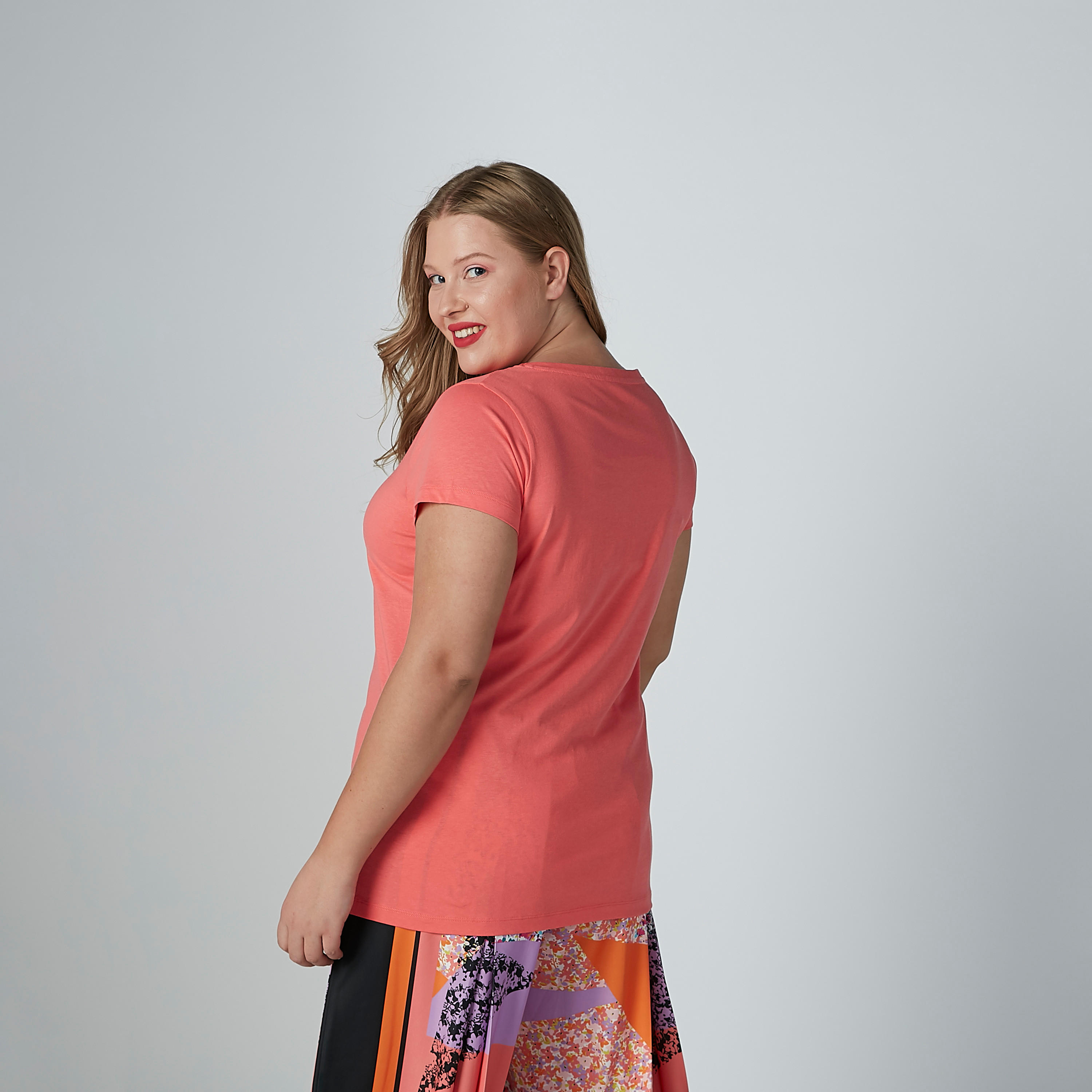 تيشيرت مطبوعة بياقة مستديرة وأكمام قصيرة-women-clothing-tshirts-image-4