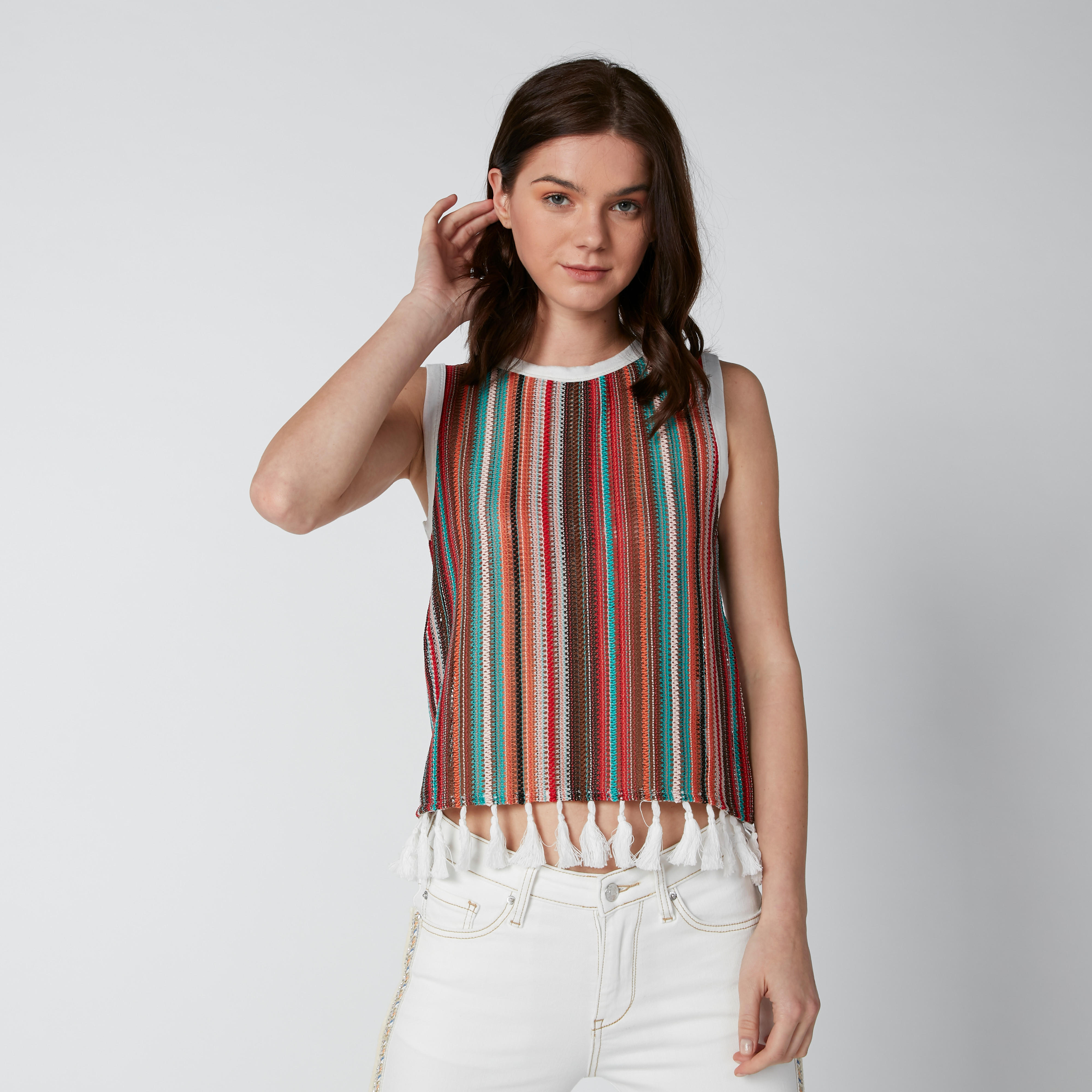 بلوزة مقلّمة دون أكمام بياقة مستديرة وشرّابات-women-clothing-tshirts-image-2