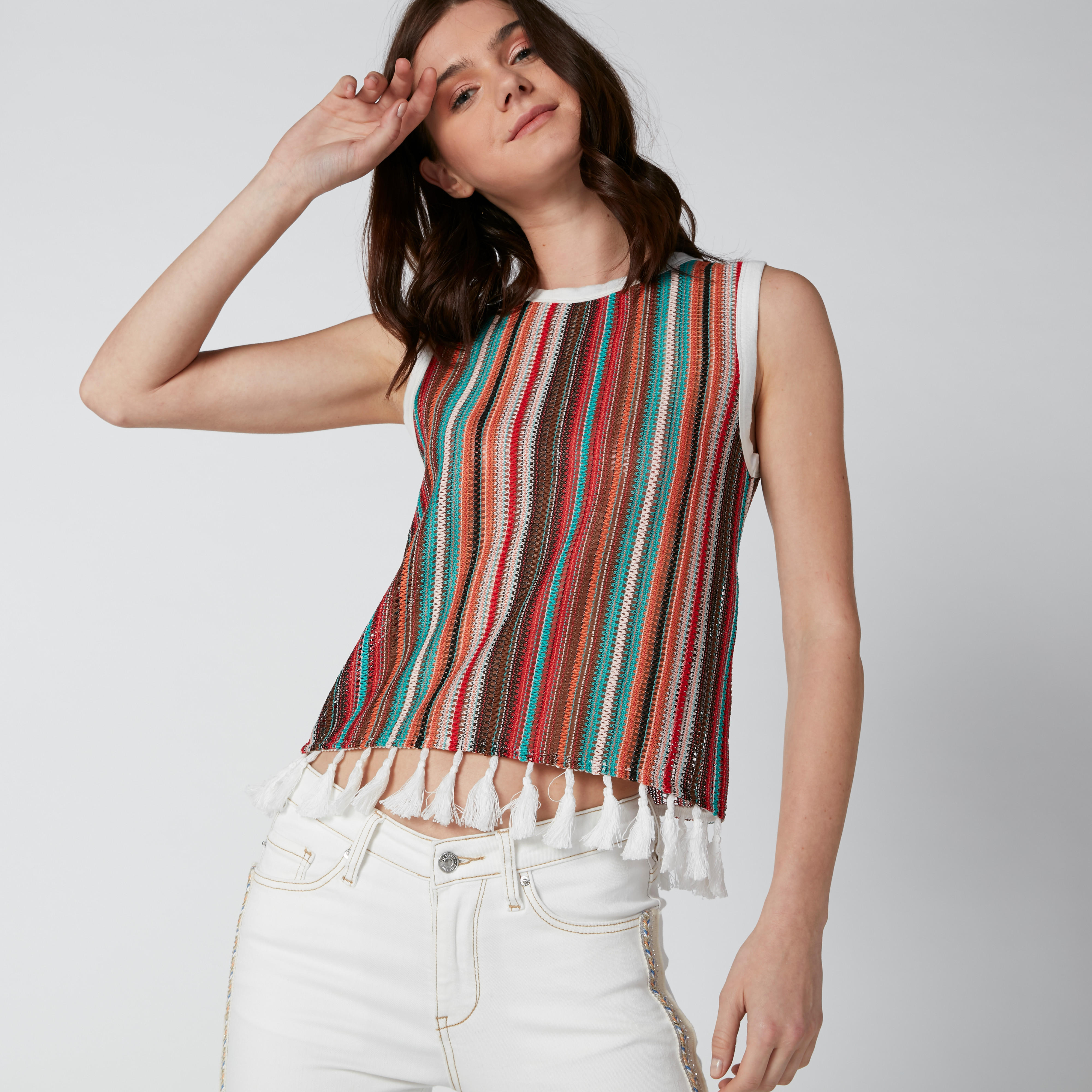 بلوزة مقلّمة دون أكمام بياقة مستديرة وشرّابات-women-clothing-tshirts-image-3