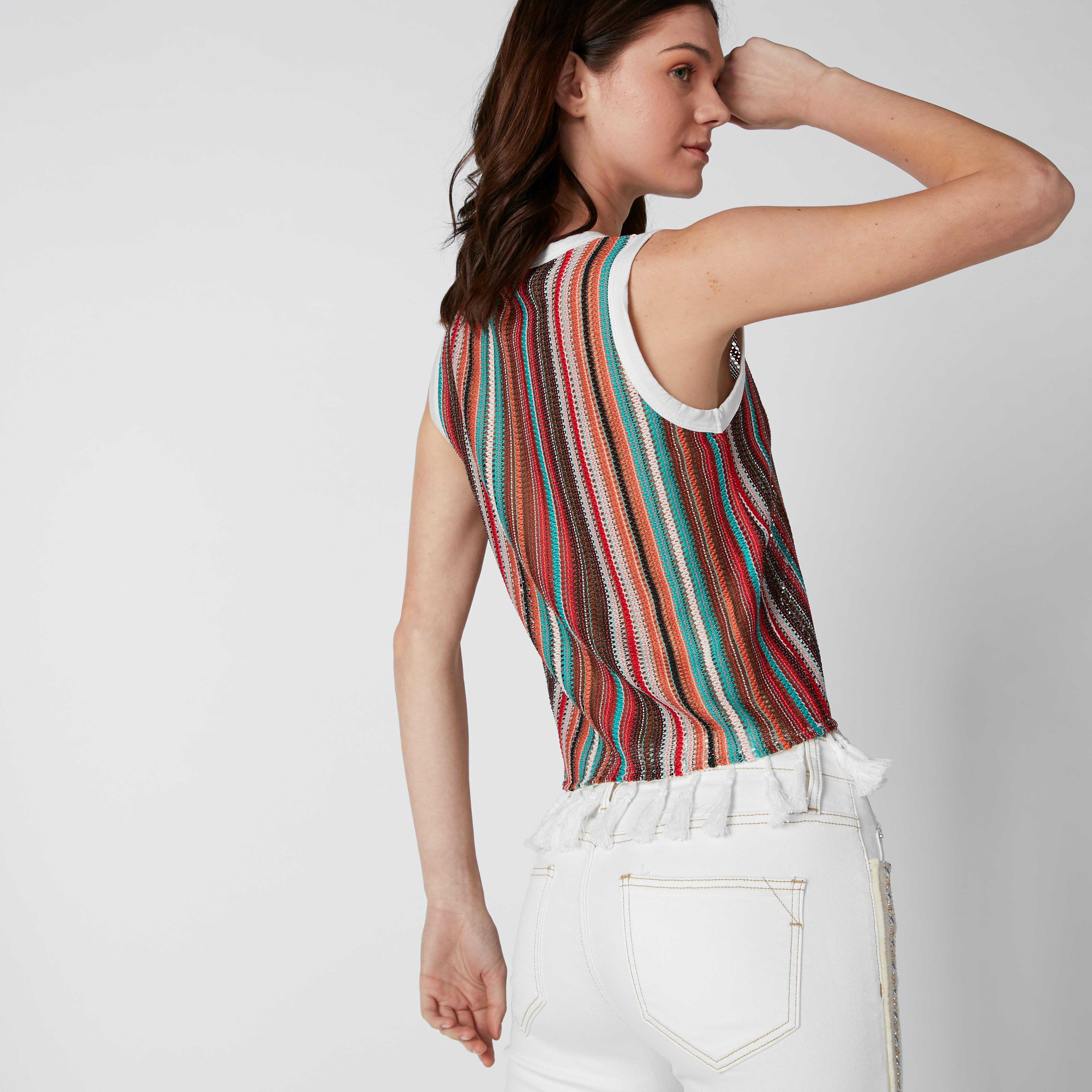 بلوزة مقلّمة دون أكمام بياقة مستديرة وشرّابات-women-clothing-tshirts-image-4