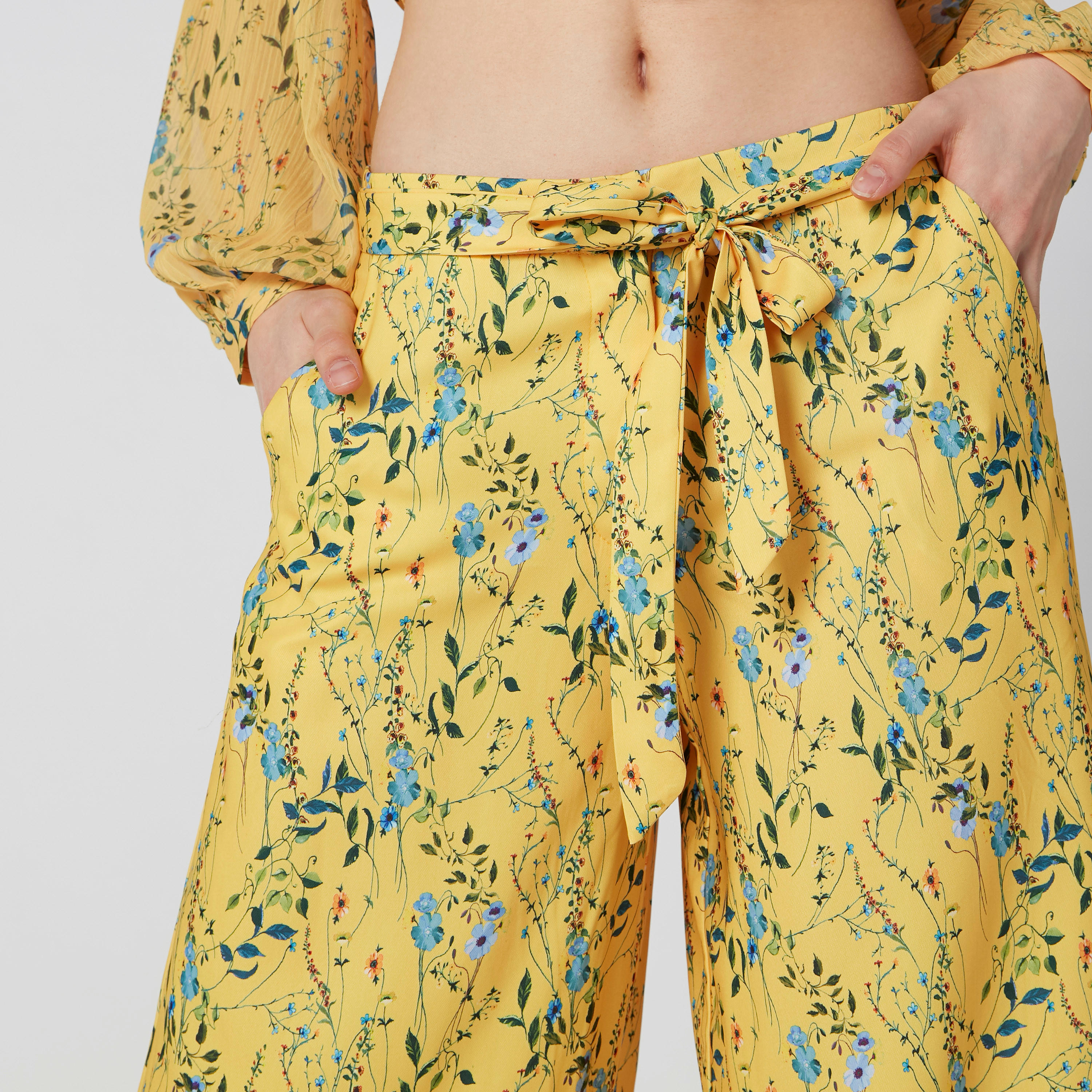 بنطال بالازو طويل بقصّة واسعة وأربطة وطبعات-women-clothing-bottoms-trousers-image-5