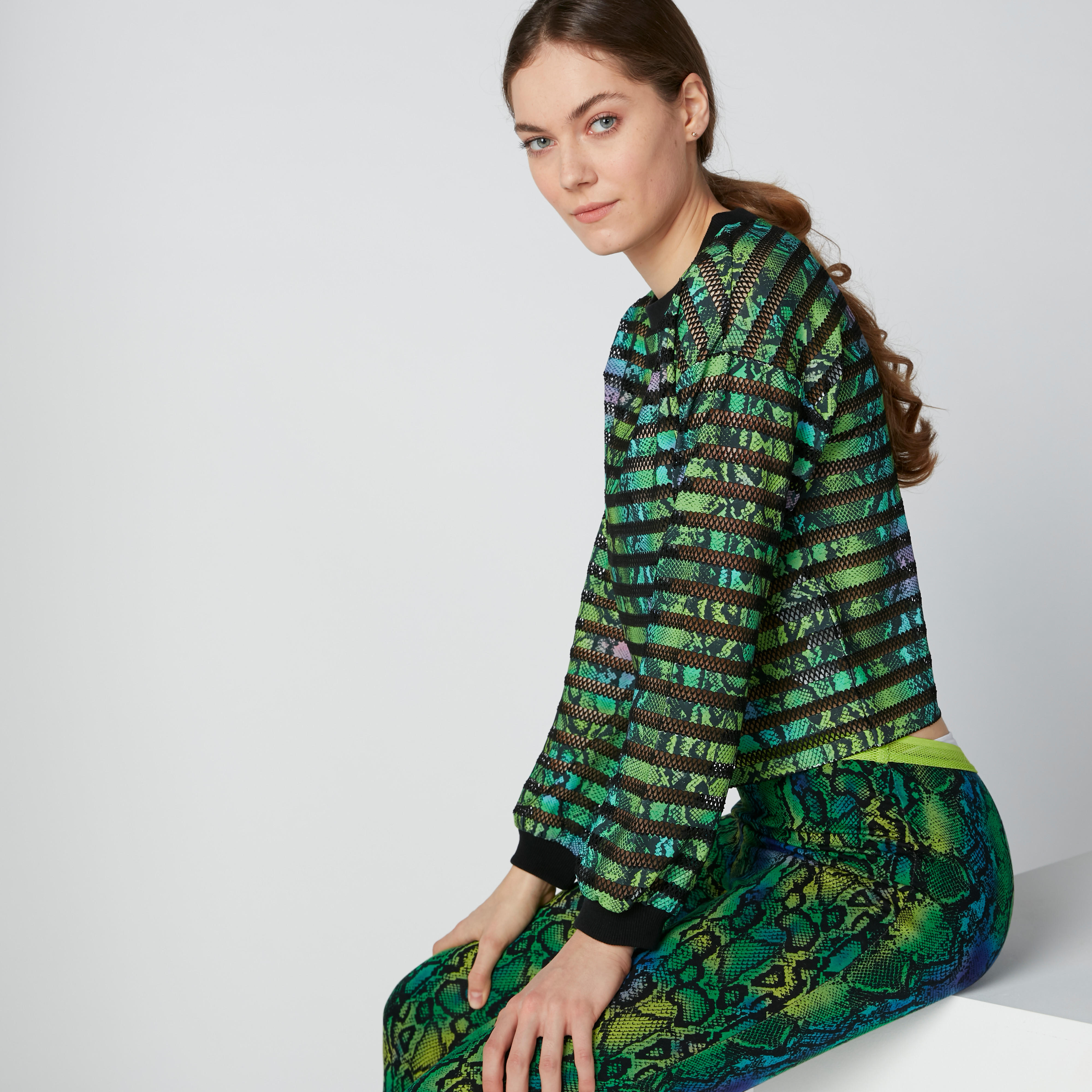 سويت شيرت مقلّم بقصّة واسعة وأكمام طويلة وطبعات-women-winterwear-hoodiesandsweatshirts-sweatshirts-image-5