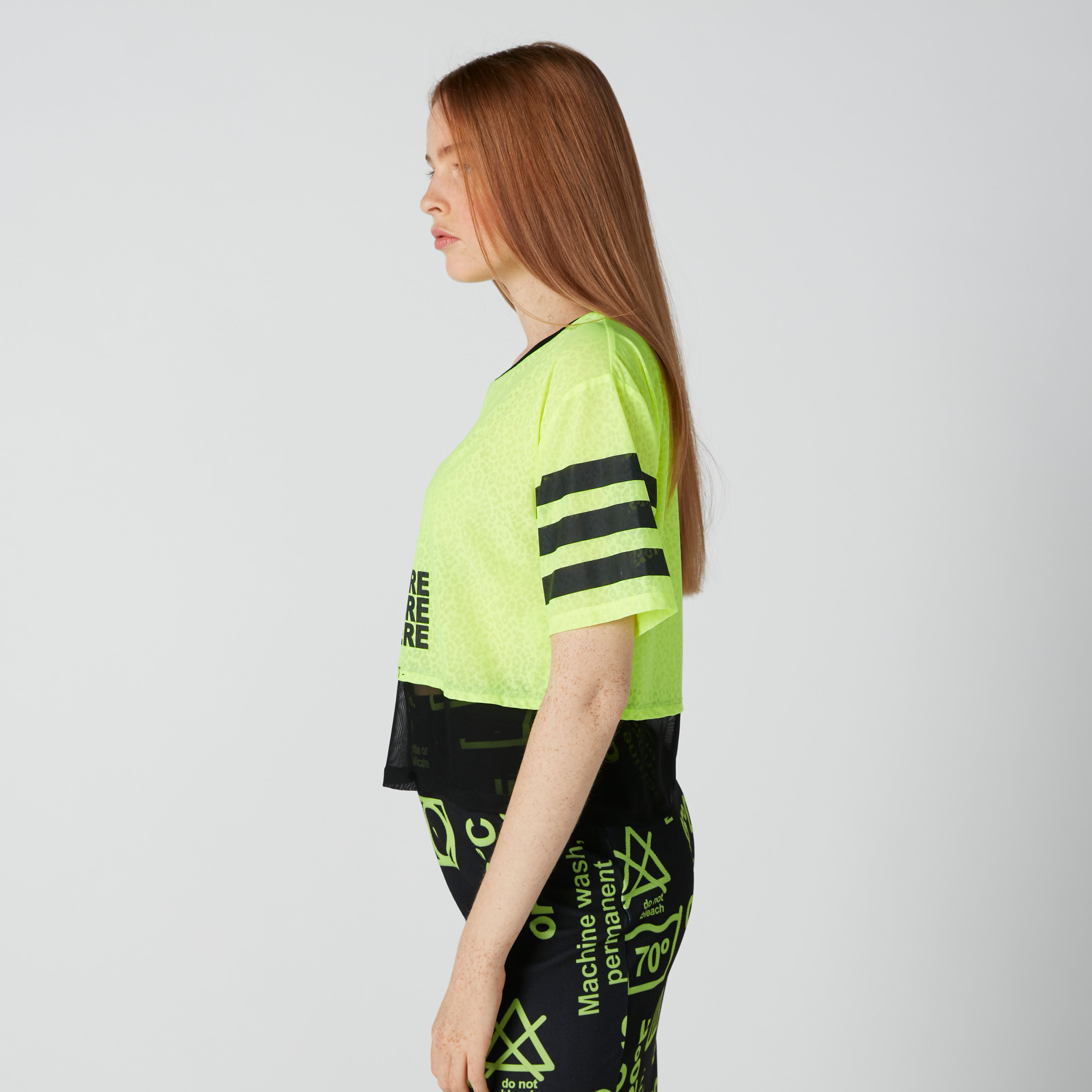 بلوزة بياقة مستديرة وتفاصيل شبكية وطبعات-women-clothing-tshirts-image-3