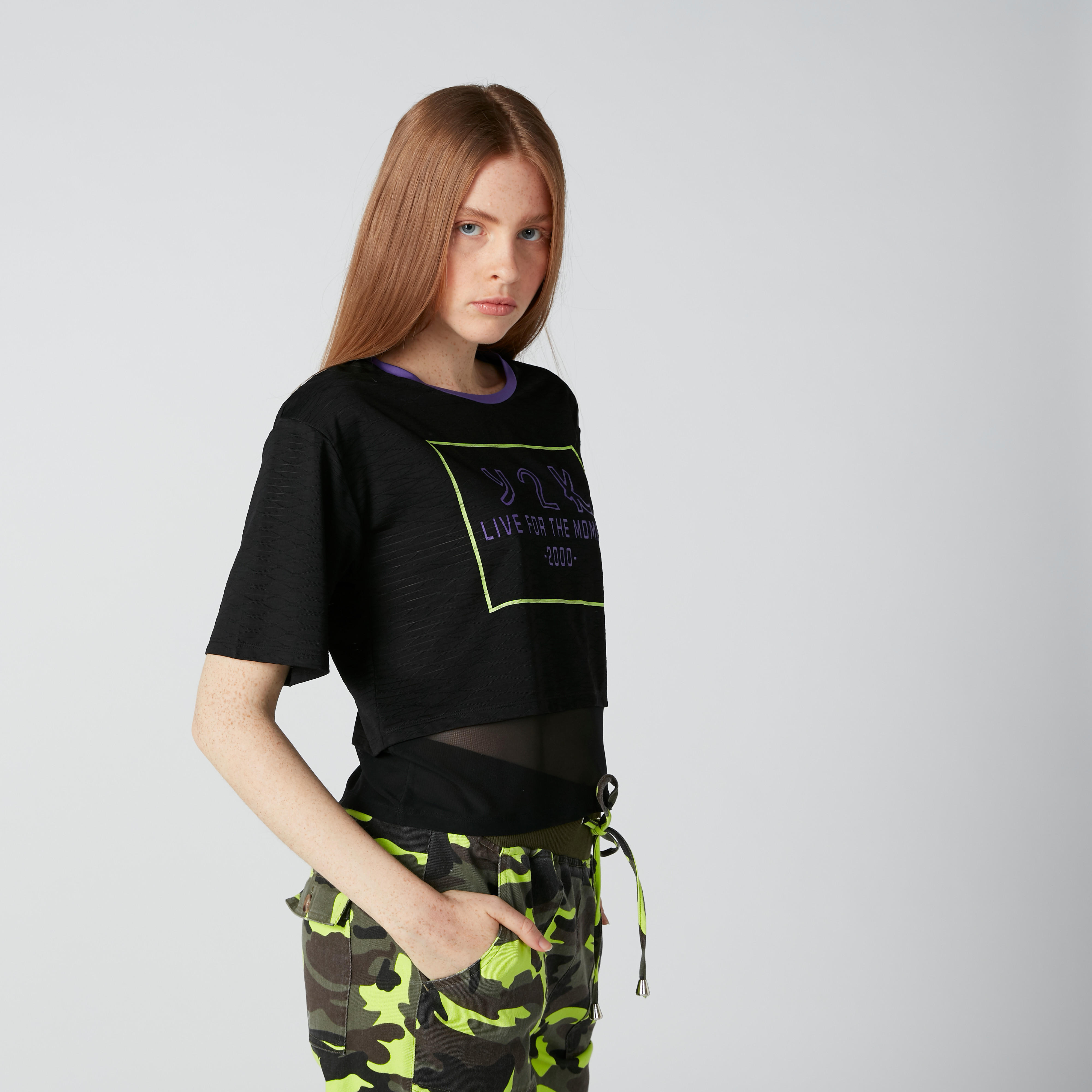 بلوزة بياقة مستديرة وتفاصيل شبكية وطبعات-women-clothing-tshirts-image-2