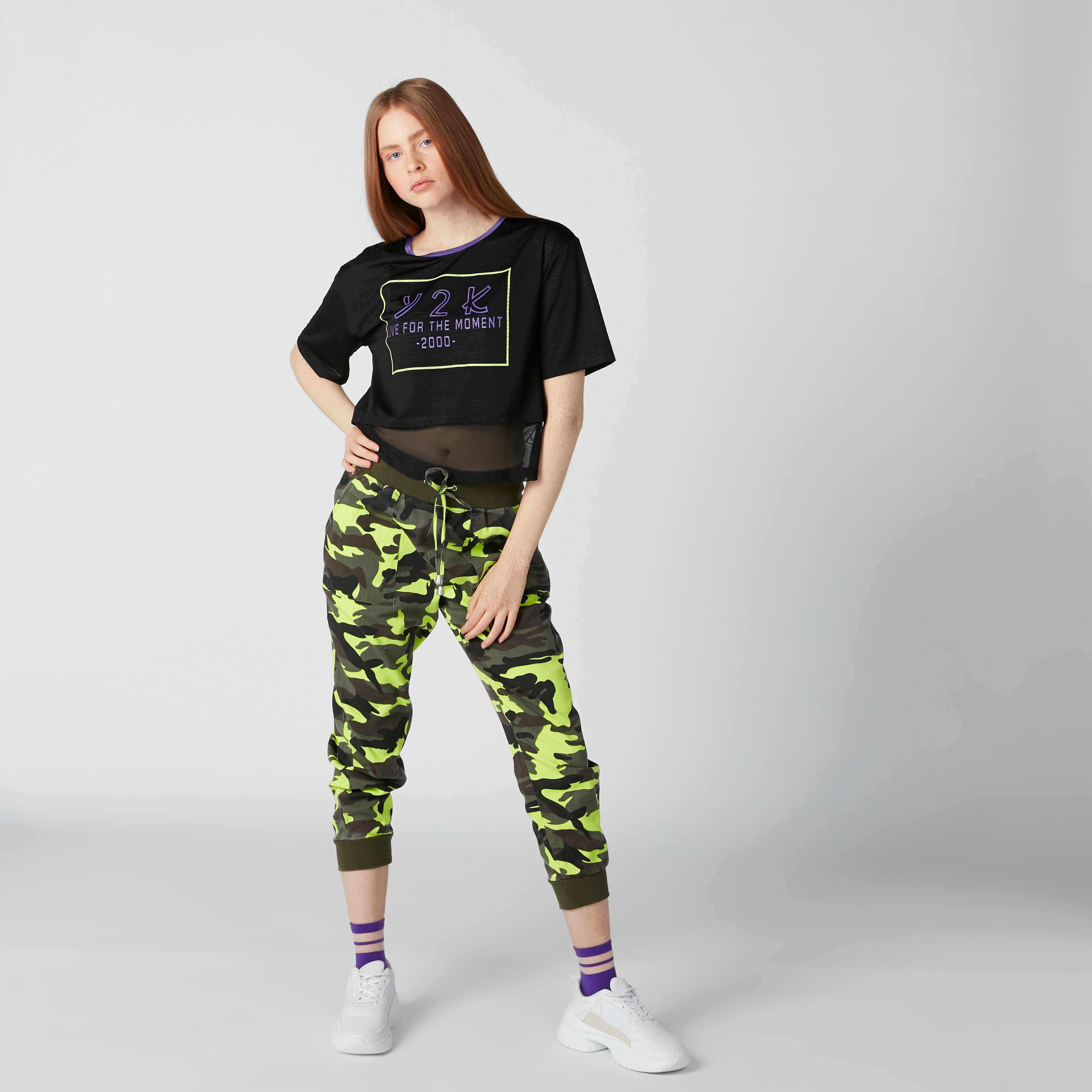 بلوزة بياقة مستديرة وتفاصيل شبكية وطبعات-women-clothing-tshirts-image-4