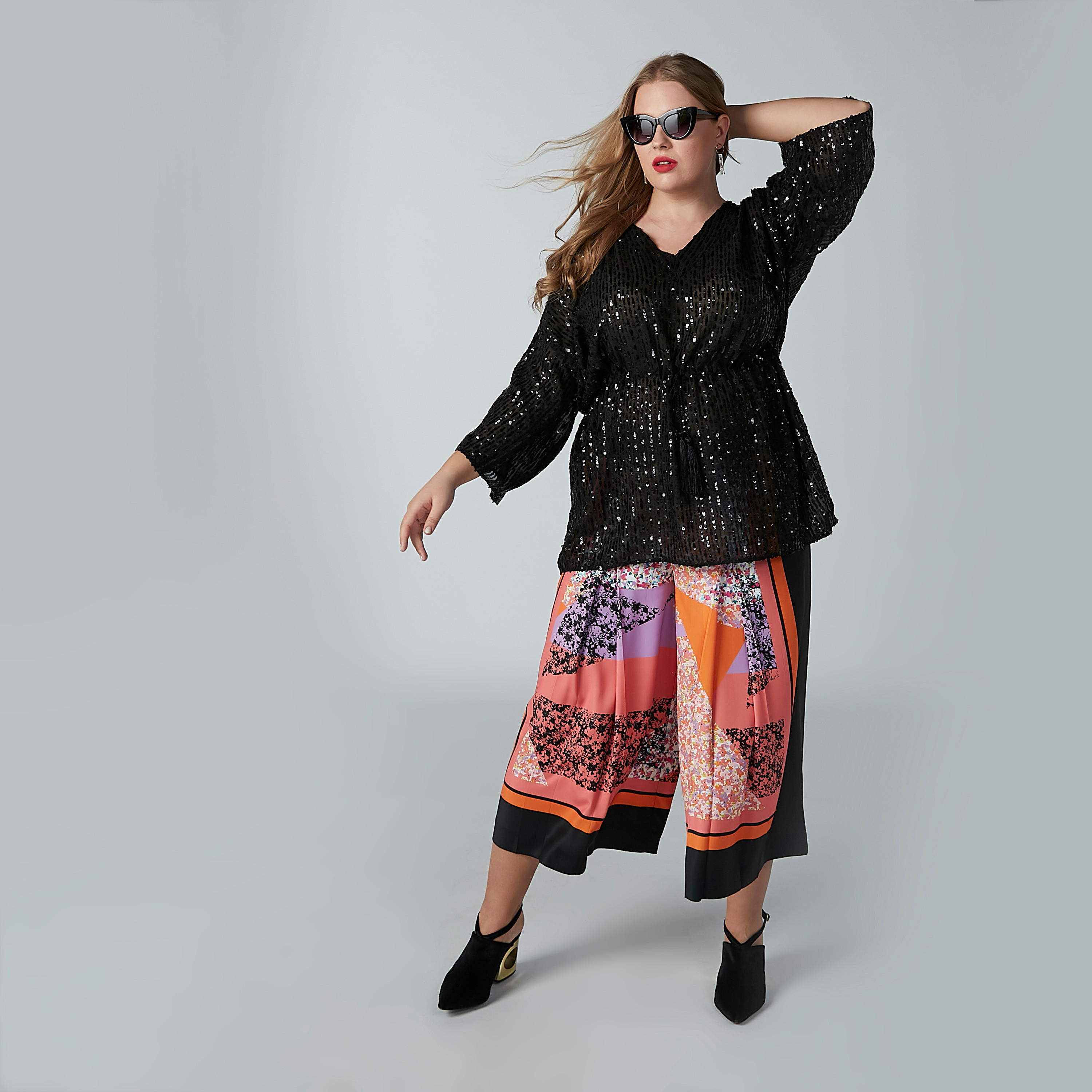 بلوزة ترتر بياقة V وأربطة-women-clothing-shirtsandblouses-blouses-image-2