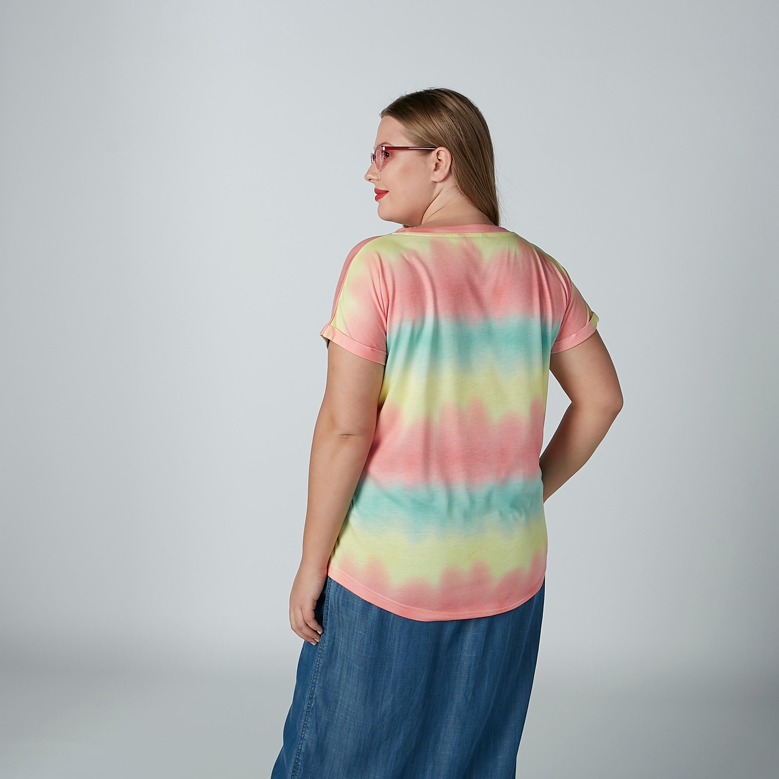 بلوزة بياقة مستديرة وأكمام قصيرة وطبعات-women-clothing-shirtsandblouses-blouses-image-2