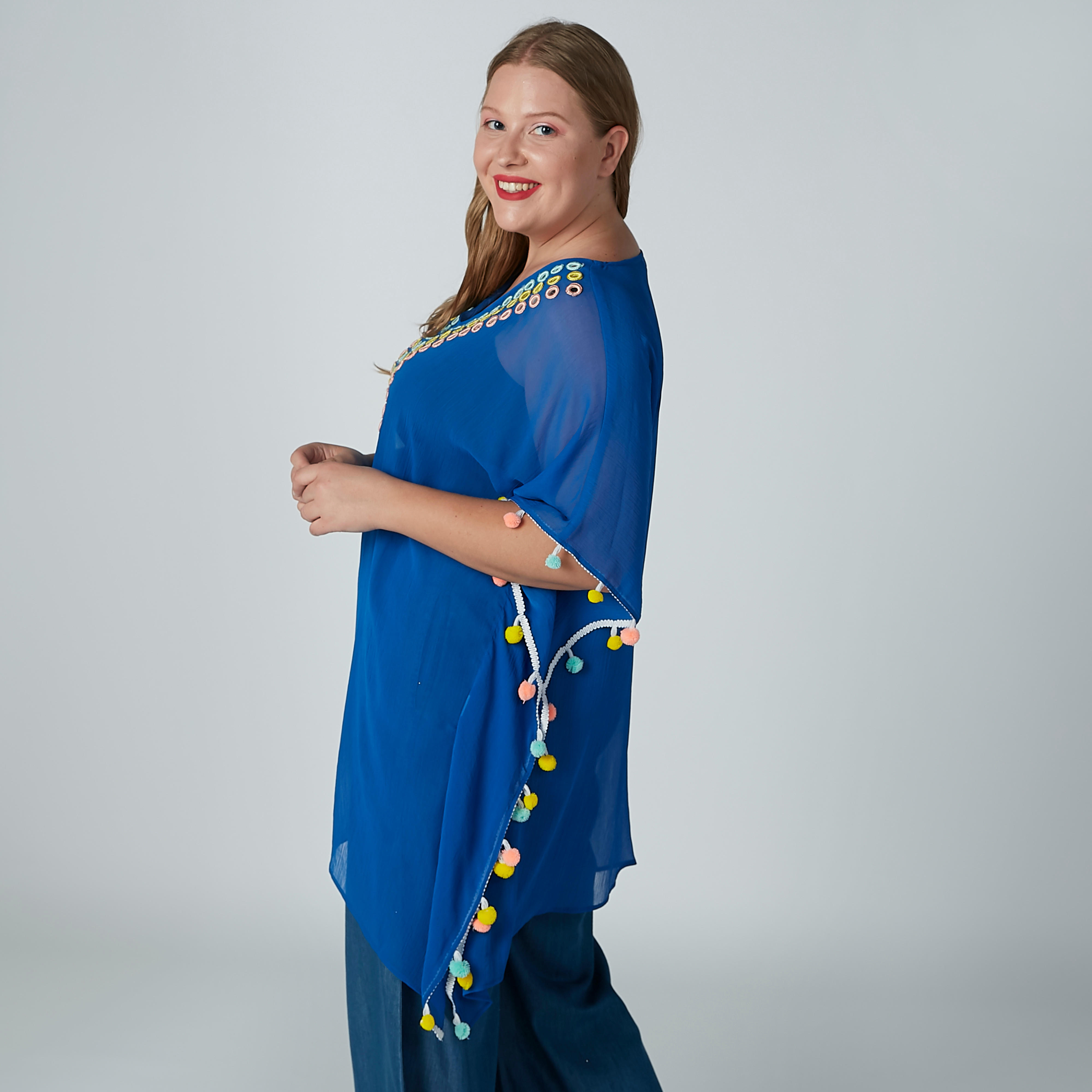 بلوزة بياقة V مزيّنة بكرات بوم بوم-women-clothing-shirtsandblouses-blouses-image-1