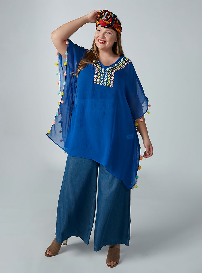 بلوزة بياقة V مزيّنة بكرات بوم بوم-women-clothing-shirtsandblouses-blouses-image-2
