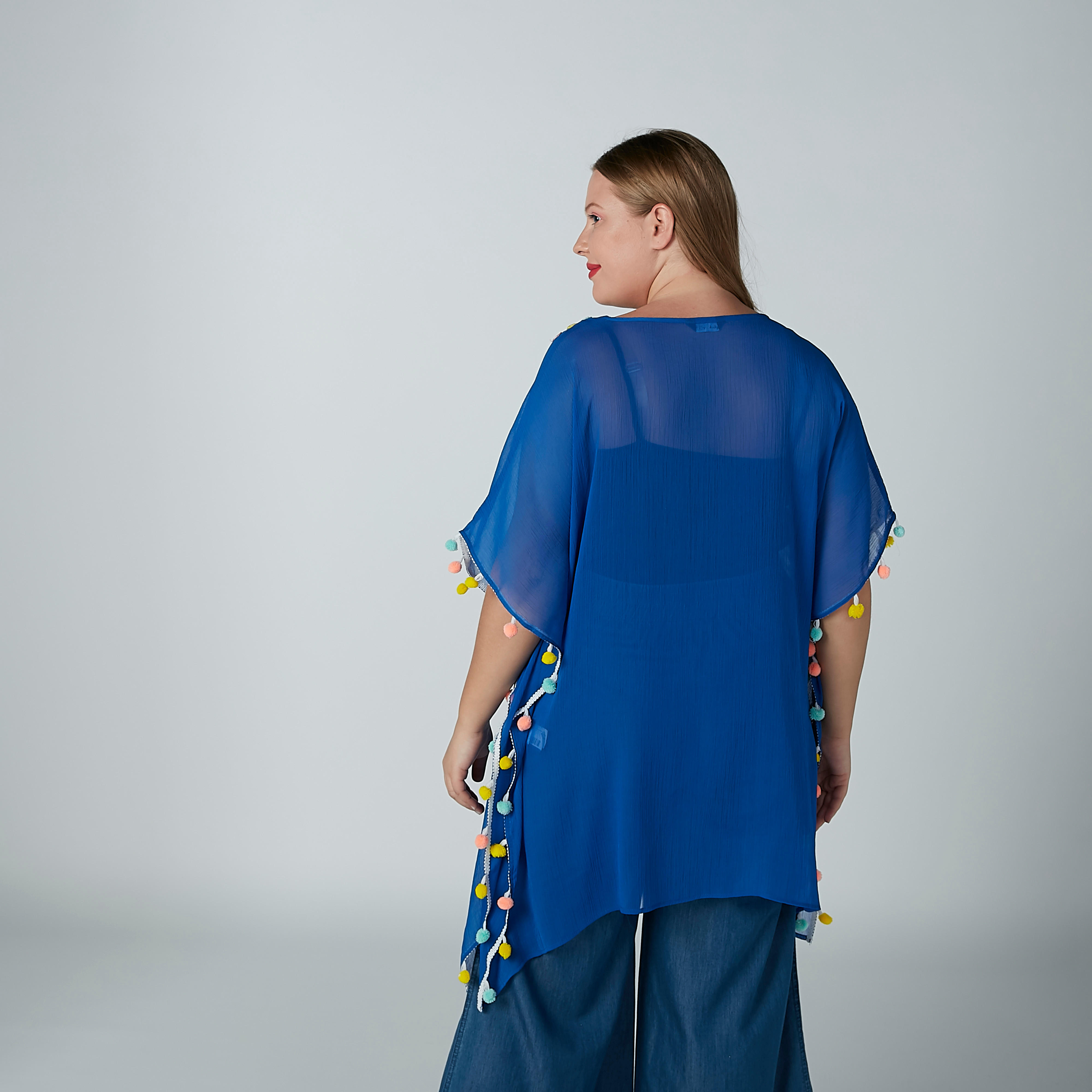 بلوزة بياقة V مزيّنة بكرات بوم بوم-women-clothing-shirtsandblouses-blouses-image-5