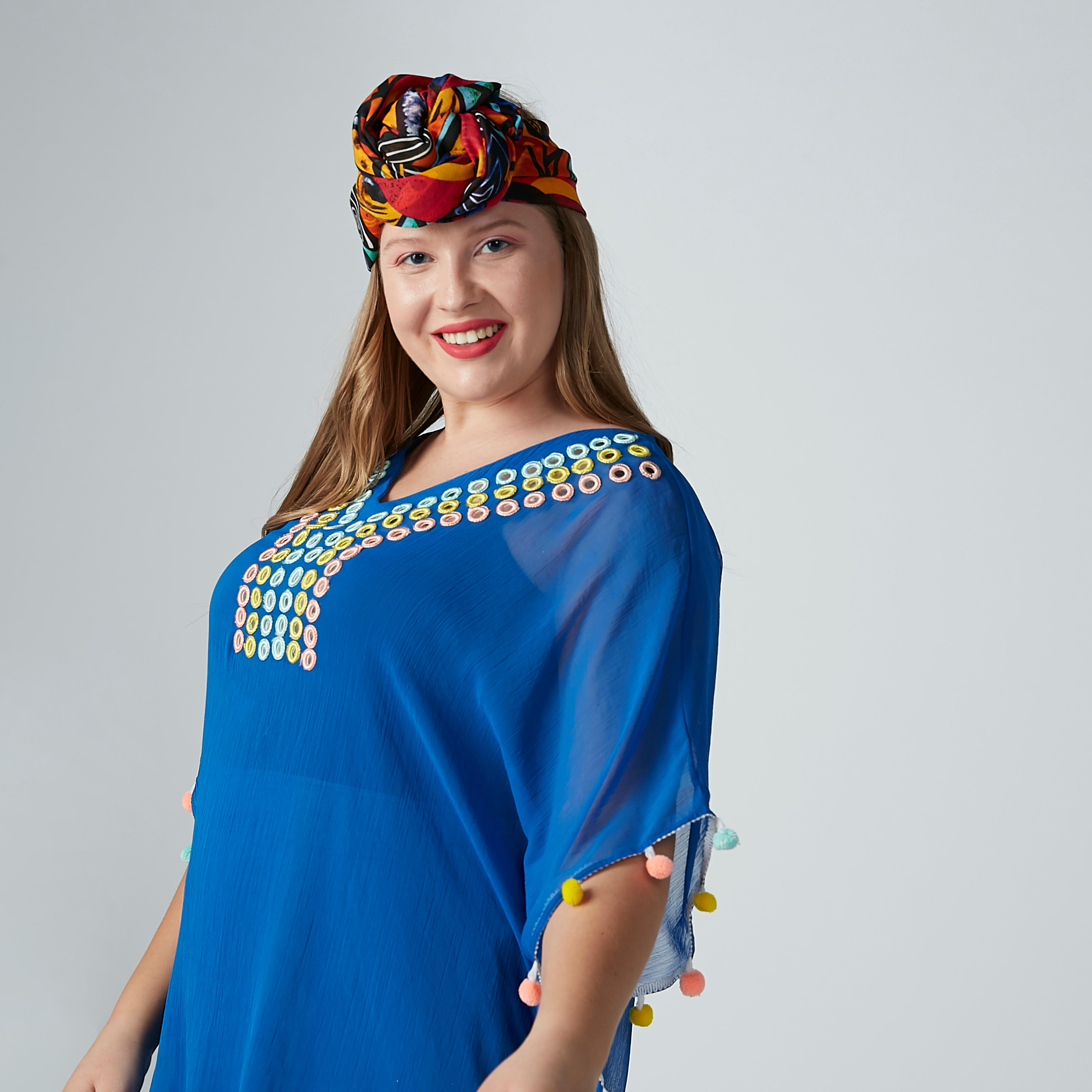 بلوزة بياقة V مزيّنة بكرات بوم بوم-women-clothing-shirtsandblouses-blouses-image-6