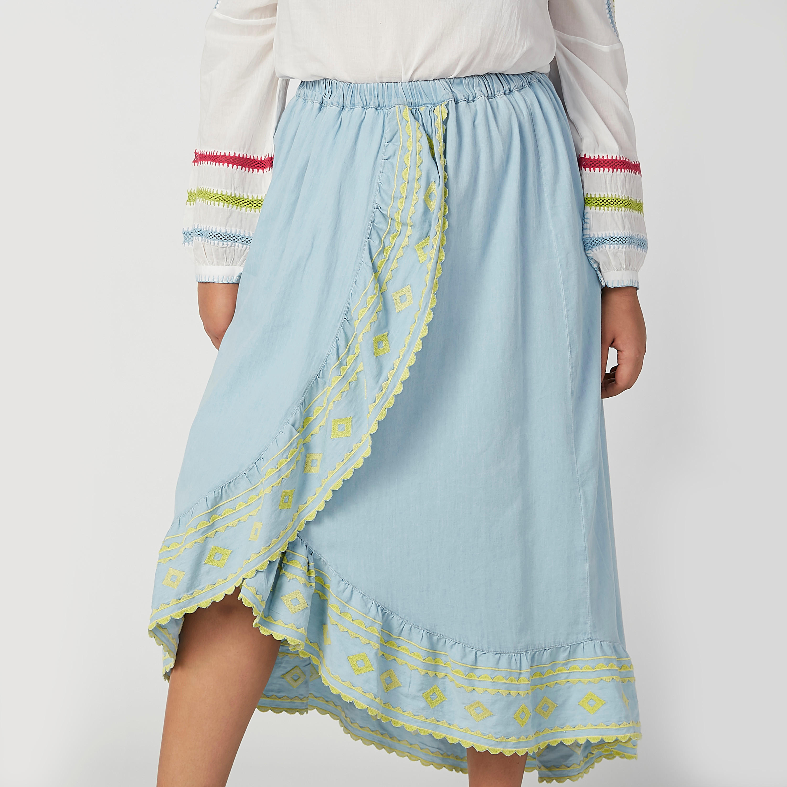 تنورة ماكسي مطرّزة بخصر مطّاطي وحوّاف غير مستوية-women-clothing-bottoms-skirts-image-2