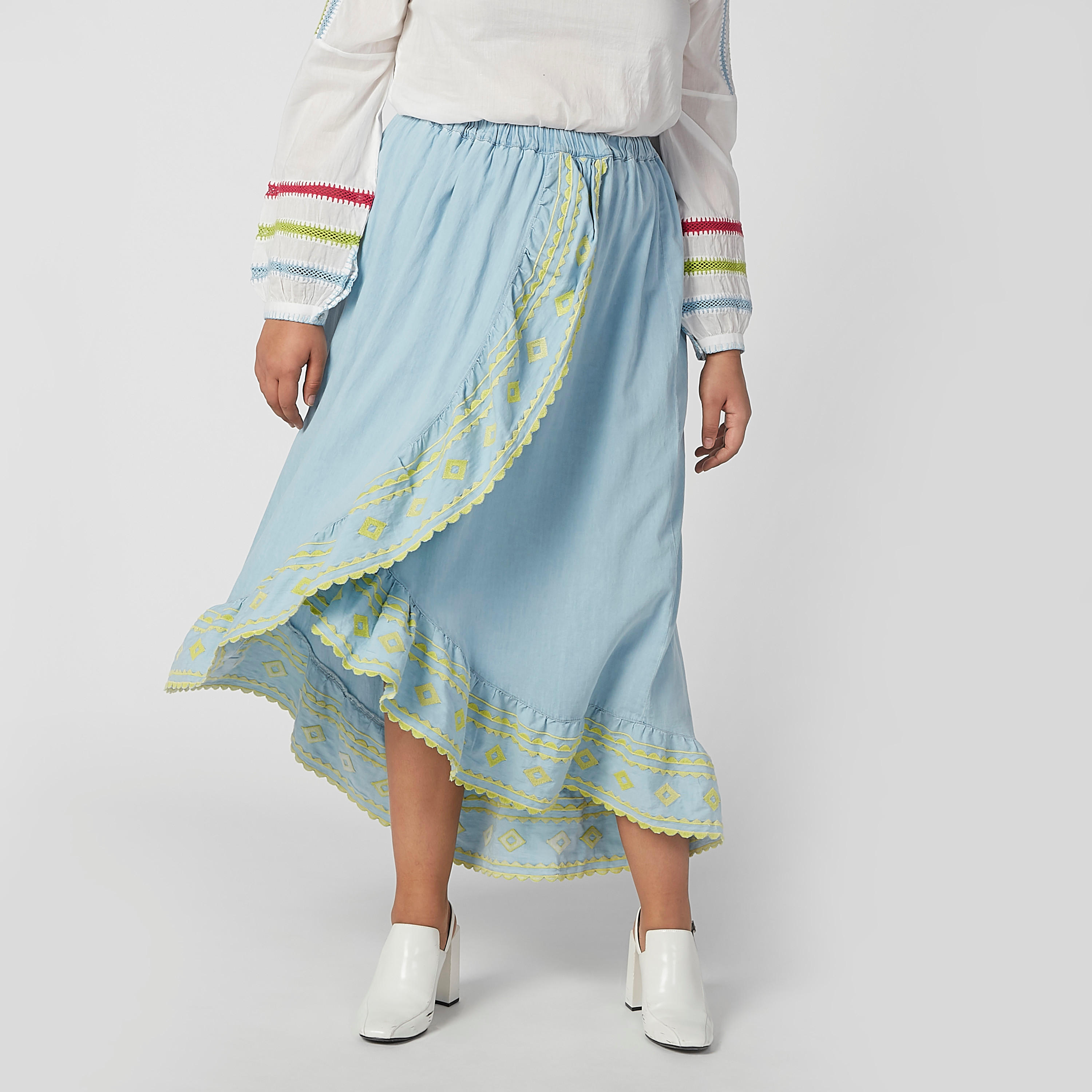 تنورة ماكسي مطرّزة بخصر مطّاطي وحوّاف غير مستوية-women-clothing-bottoms-skirts-image-4