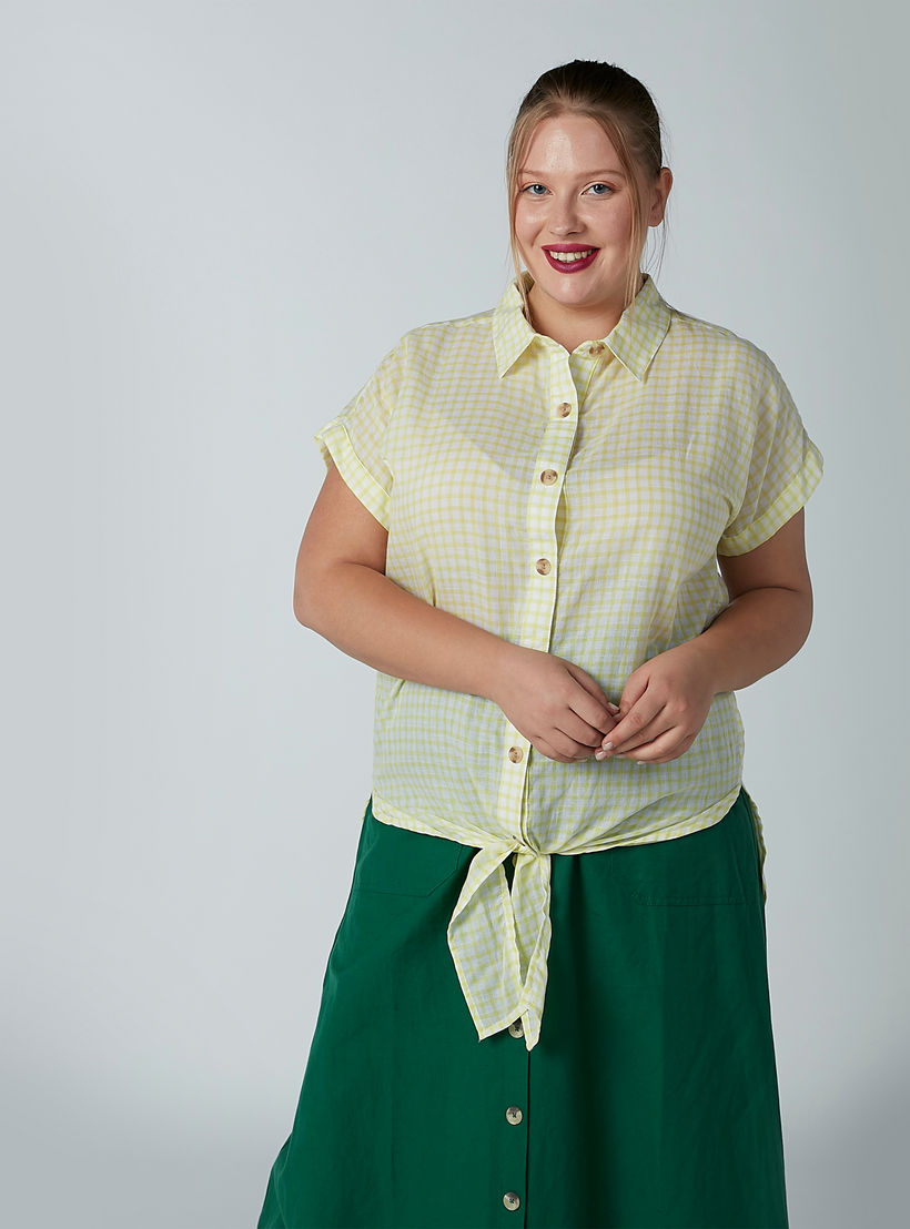 قميص كاروهات بأكمام قصيرة وعقدة أمامية-women-clothing-shirtsandblouses-blouses-image-3