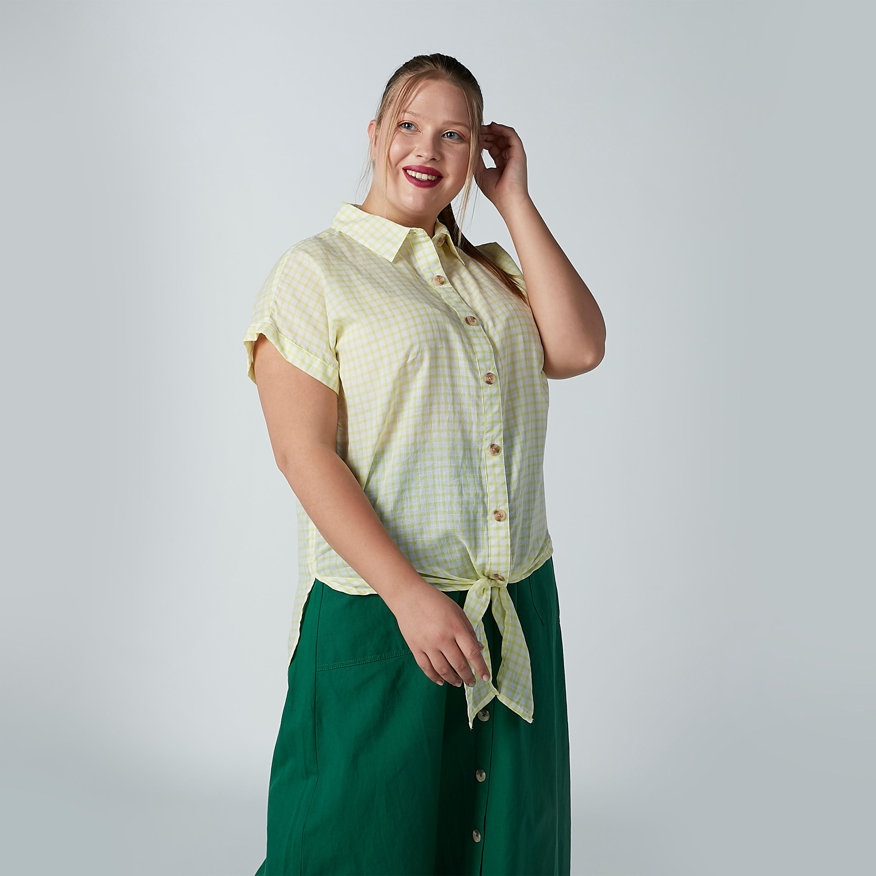 قميص كاروهات بأكمام قصيرة وعقدة أمامية-women-clothing-shirtsandblouses-blouses-image-5