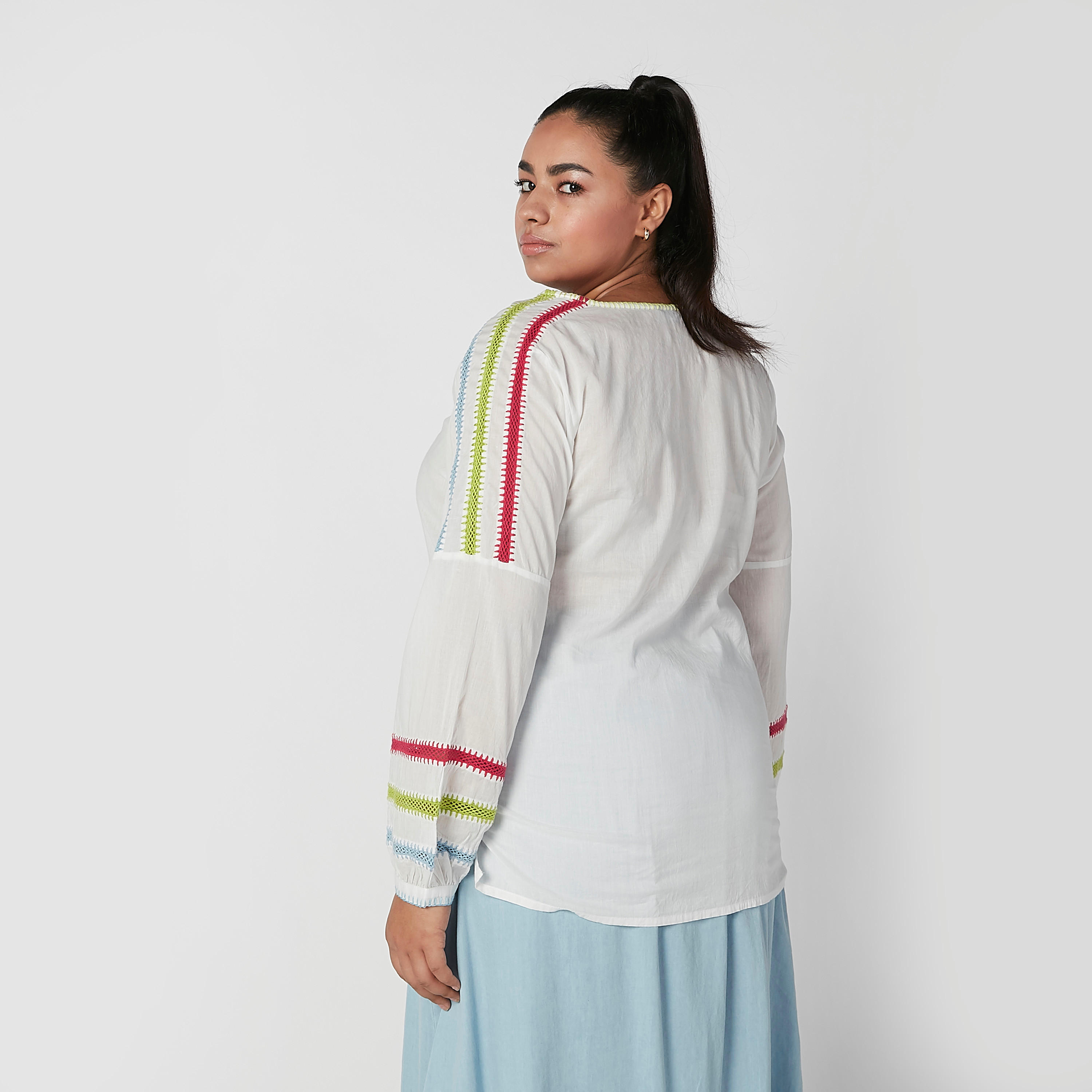 بلوزة مطرّزة بأكمام طويلة وأربطة-women-clothing-shirtsandblouses-blouses-image-3