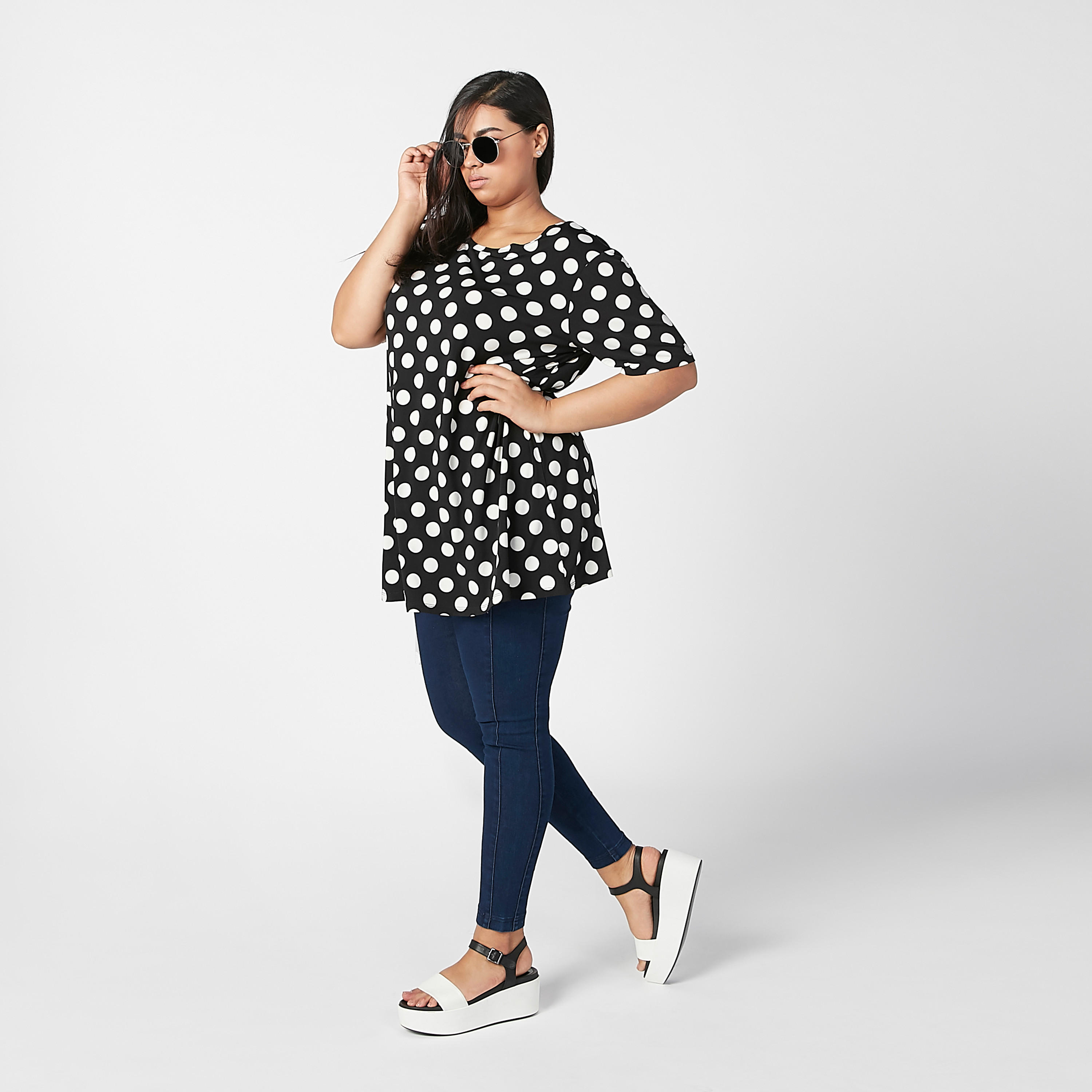 بلوزة بياقة مستديرة وأكمام قصيرة وطبعات منقّطة-women-clothing-shirtsandblouses-blouses-image-2