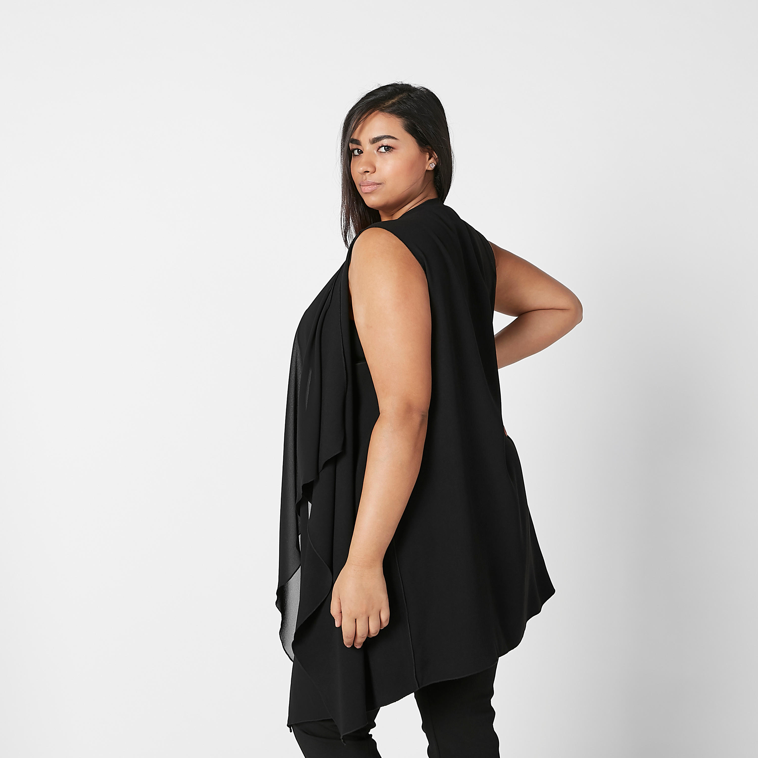 سترة بارزة الملمس دون أكمام بقصّة واسعة وتفاصيل كشكش-women-winterwear-cardigansandjumpers-cardigans-image-3