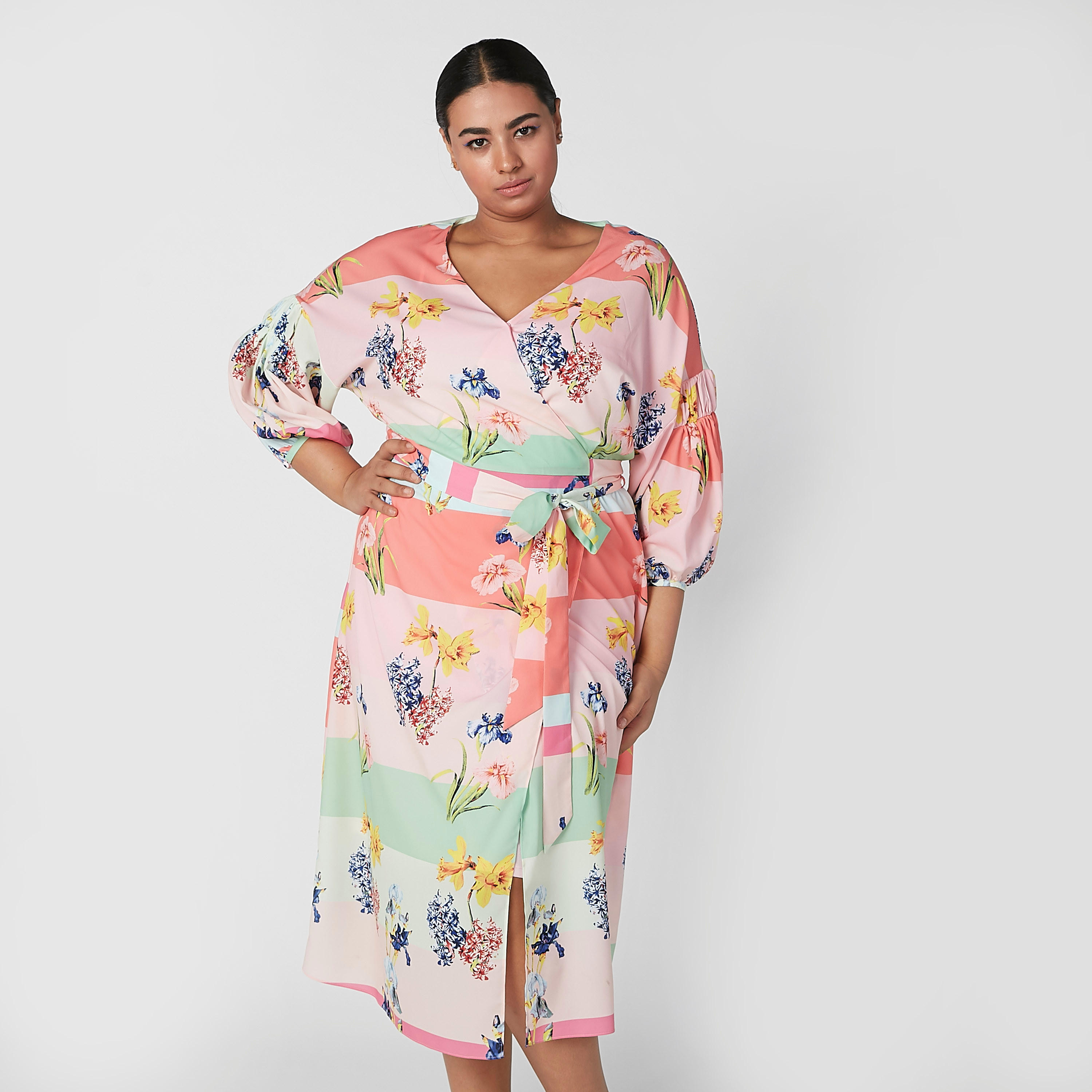 فستان ميدي ملفوف بطبعات أزهار وأكمام 3/4 ورباط-women-clothing-dresses-image-2