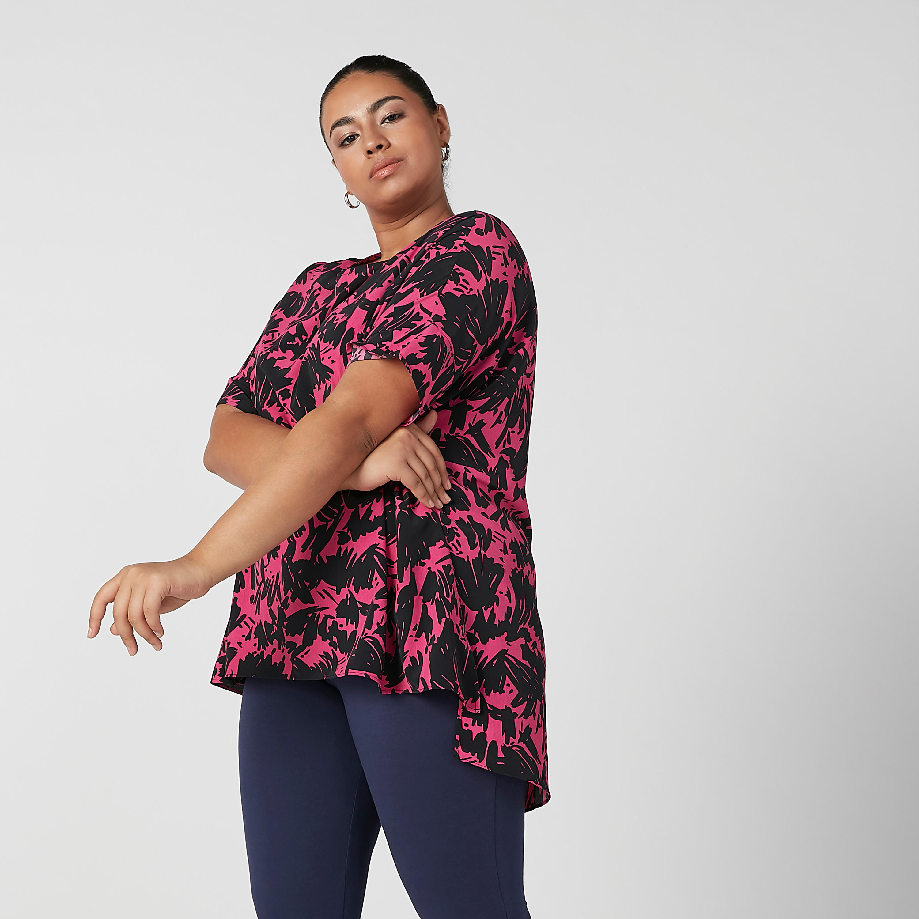 بلوزة بأكمام قصيرة وحوّاف غير مستوية وطبعات-women-clothing-shirtsandblouses-blouses-image-3