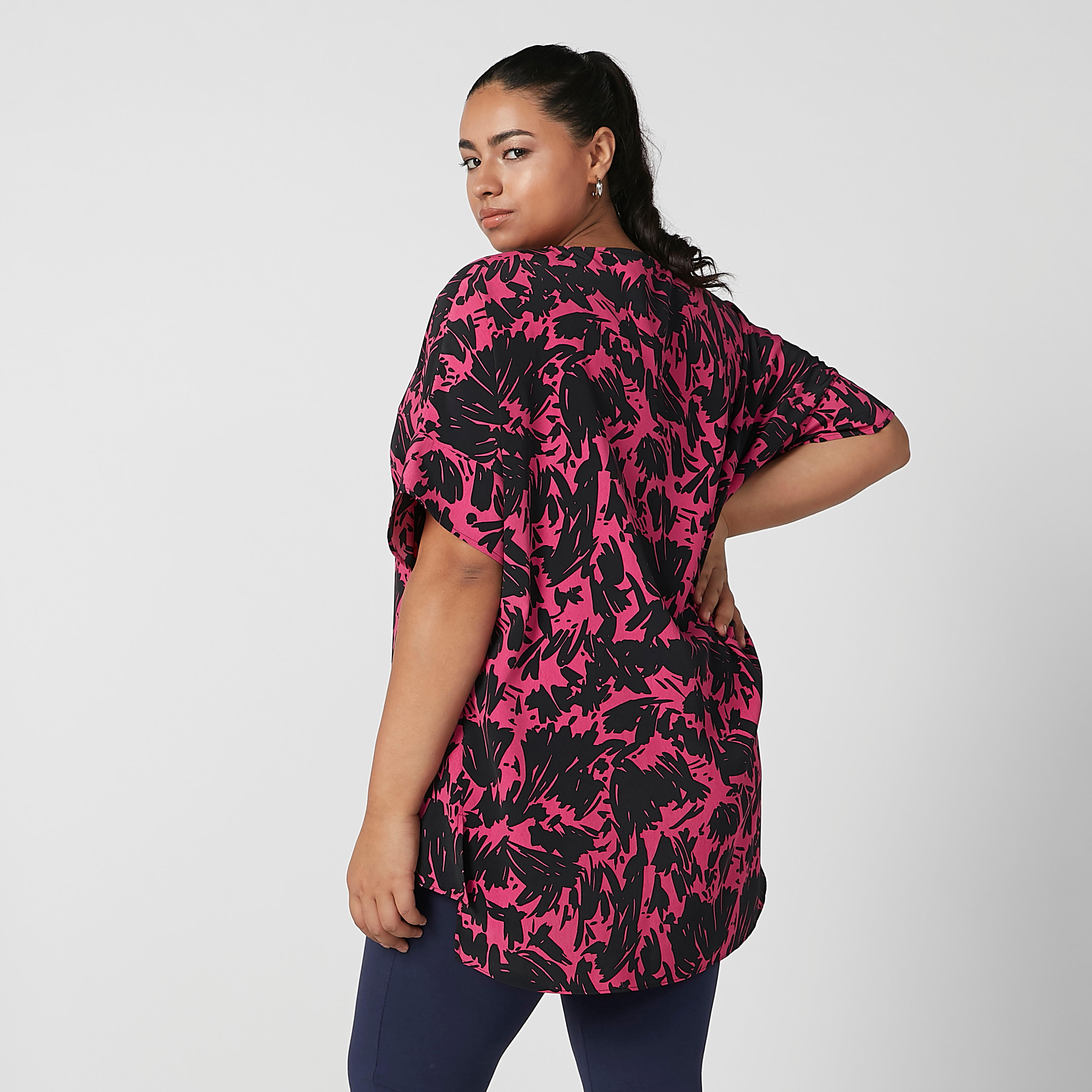 بلوزة بأكمام قصيرة وحوّاف غير مستوية وطبعات-women-clothing-shirtsandblouses-blouses-image-2