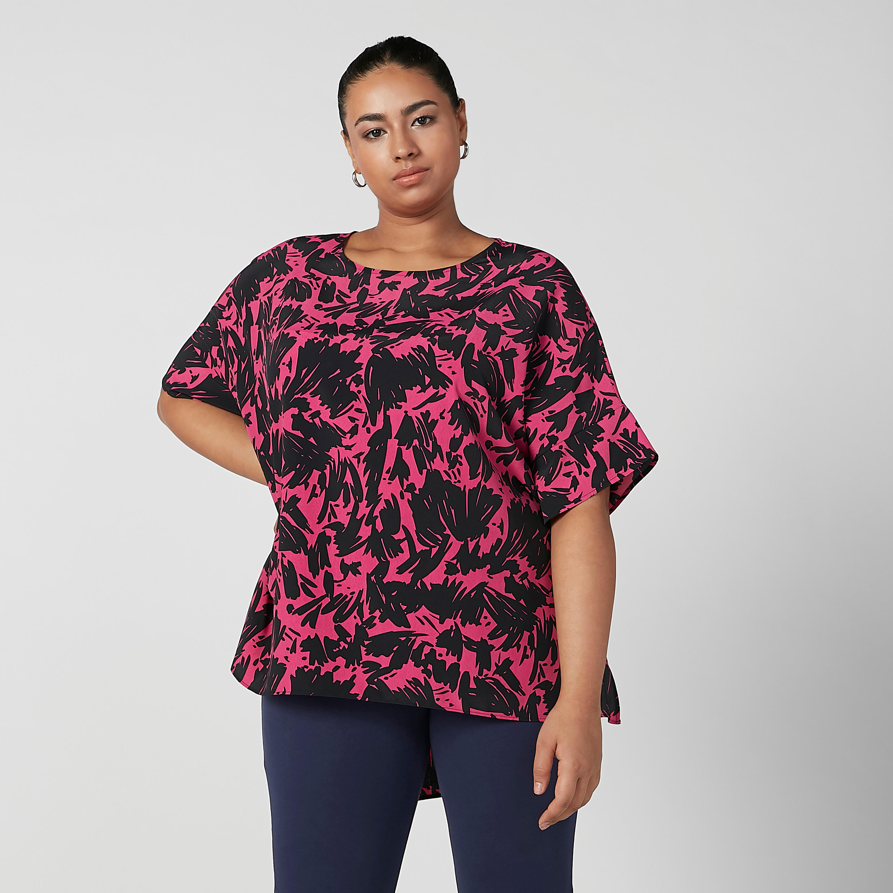 بلوزة بأكمام قصيرة وحوّاف غير مستوية وطبعات-women-clothing-shirtsandblouses-blouses-image-1