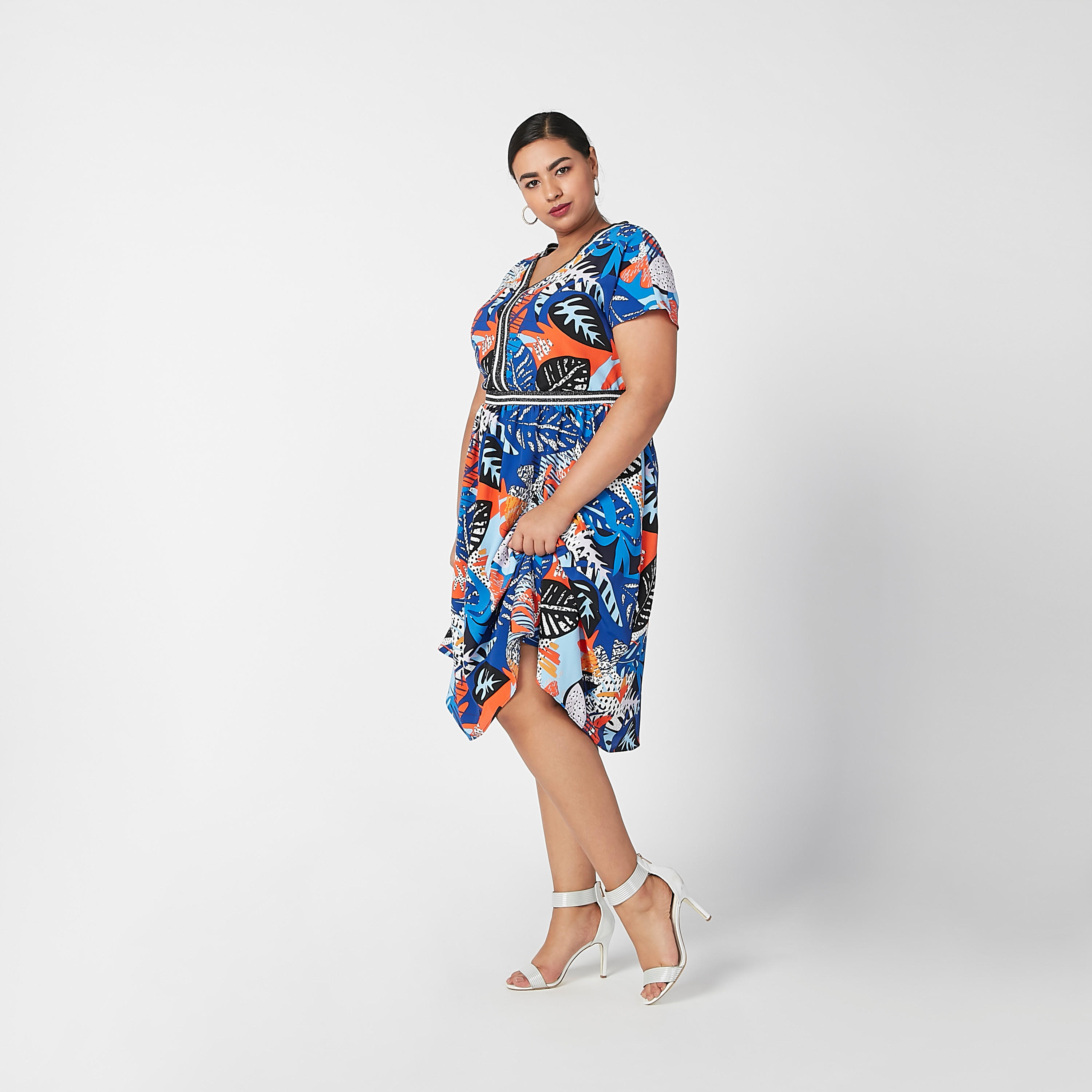فستان ميدي إيه لاين بياقة V وأكمام قصيرة وطبعات زهرية-women-clothing-dresses-image-2