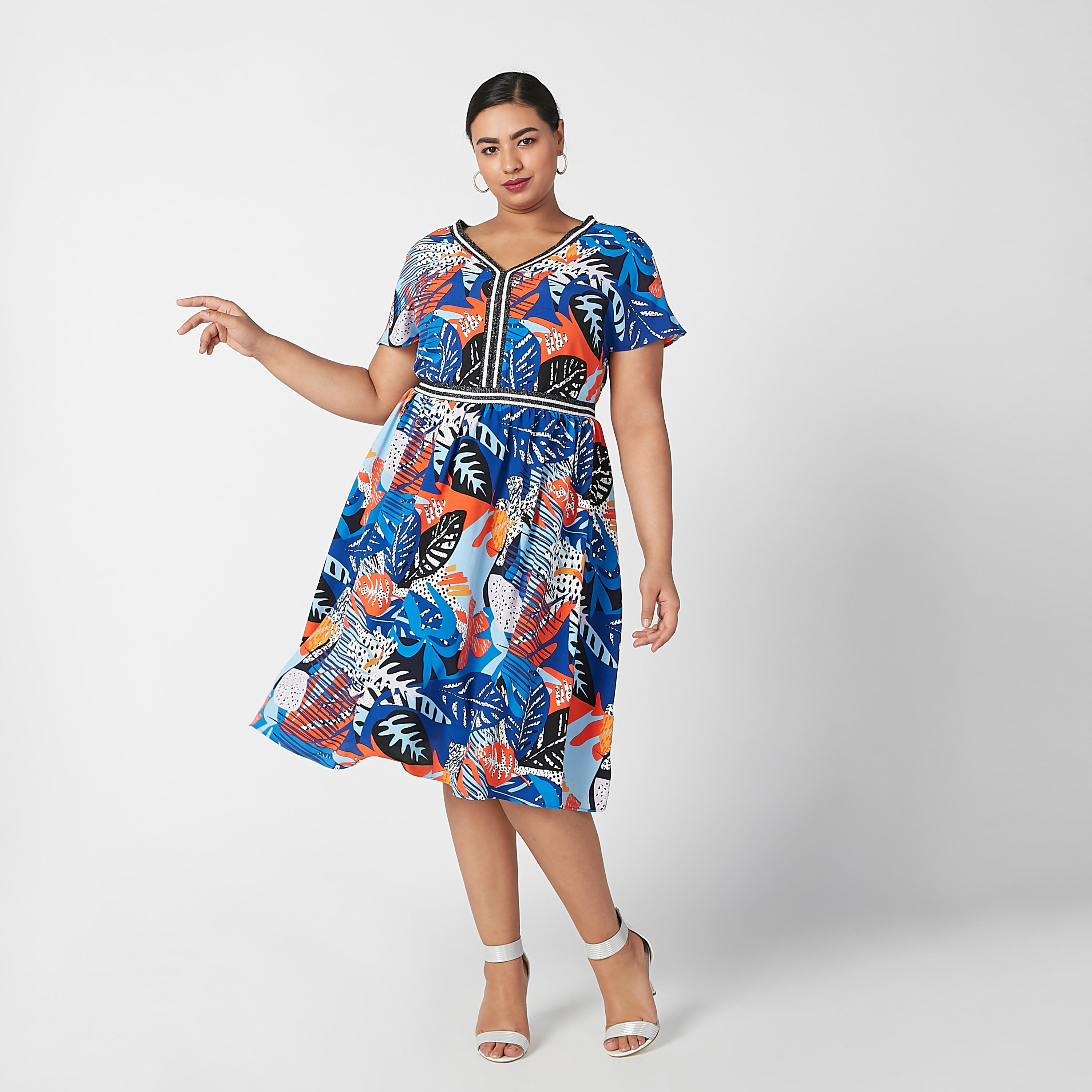 فستان ميدي إيه لاين بياقة V وأكمام قصيرة وطبعات زهرية-women-clothing-dresses-image-4