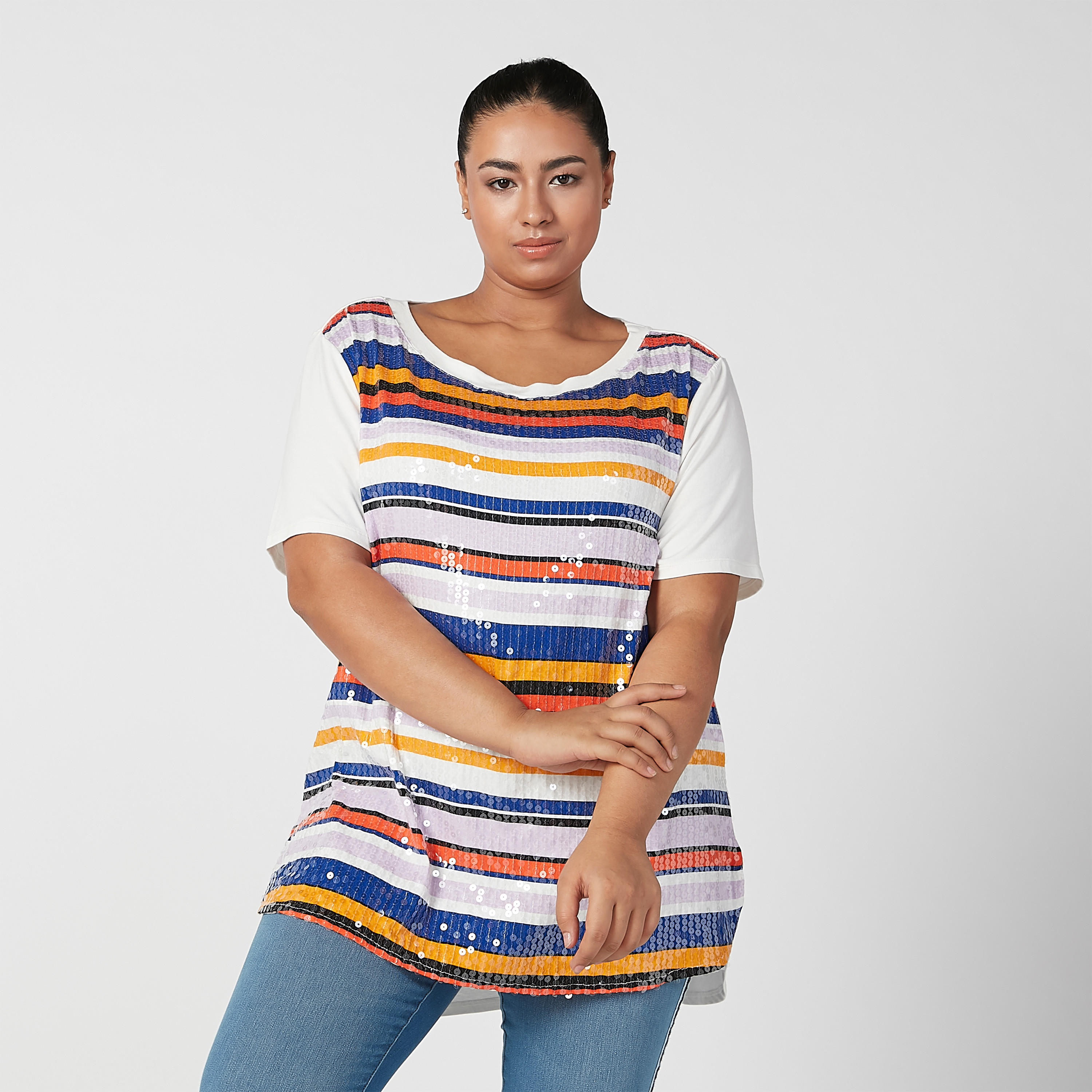 تيشيرت بأكمام قصيرة وحوّاف غير مستوية وتفاصيل ترتر-women-clothing-tshirts-image-2