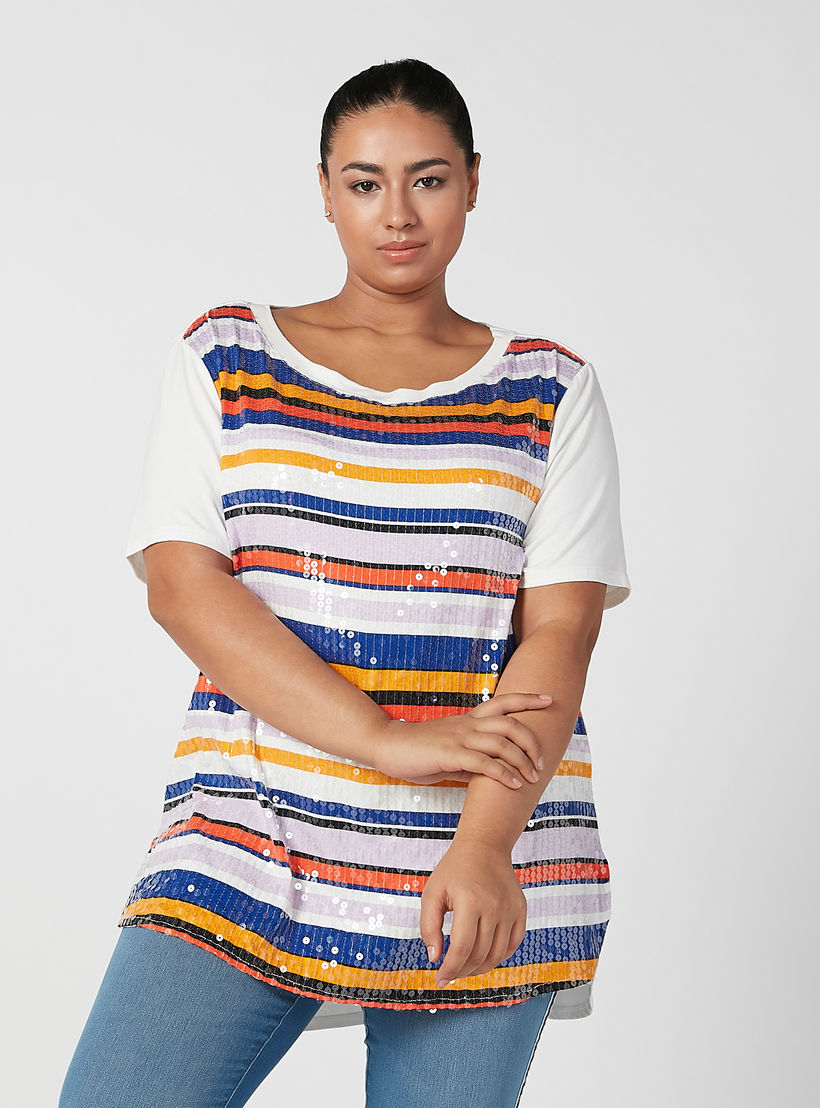 تيشيرت بأكمام قصيرة وحوّاف غير مستوية وتفاصيل ترتر-women-clothing-tshirts-image-2