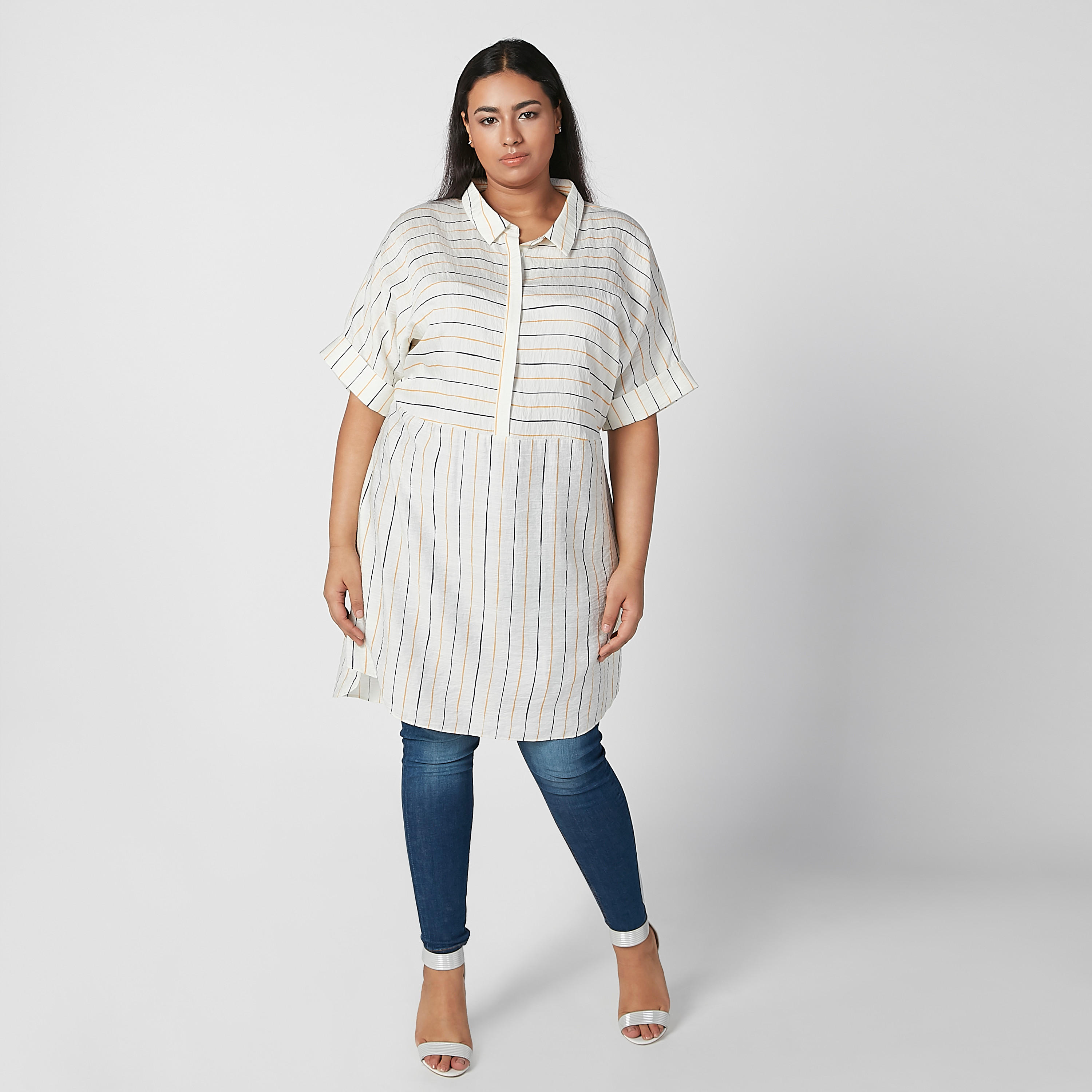 قميص طويل مخطط بأكمام قصيرة وياقة عاديّة-women-clothing-shirtsandblouses-blouses-image-3