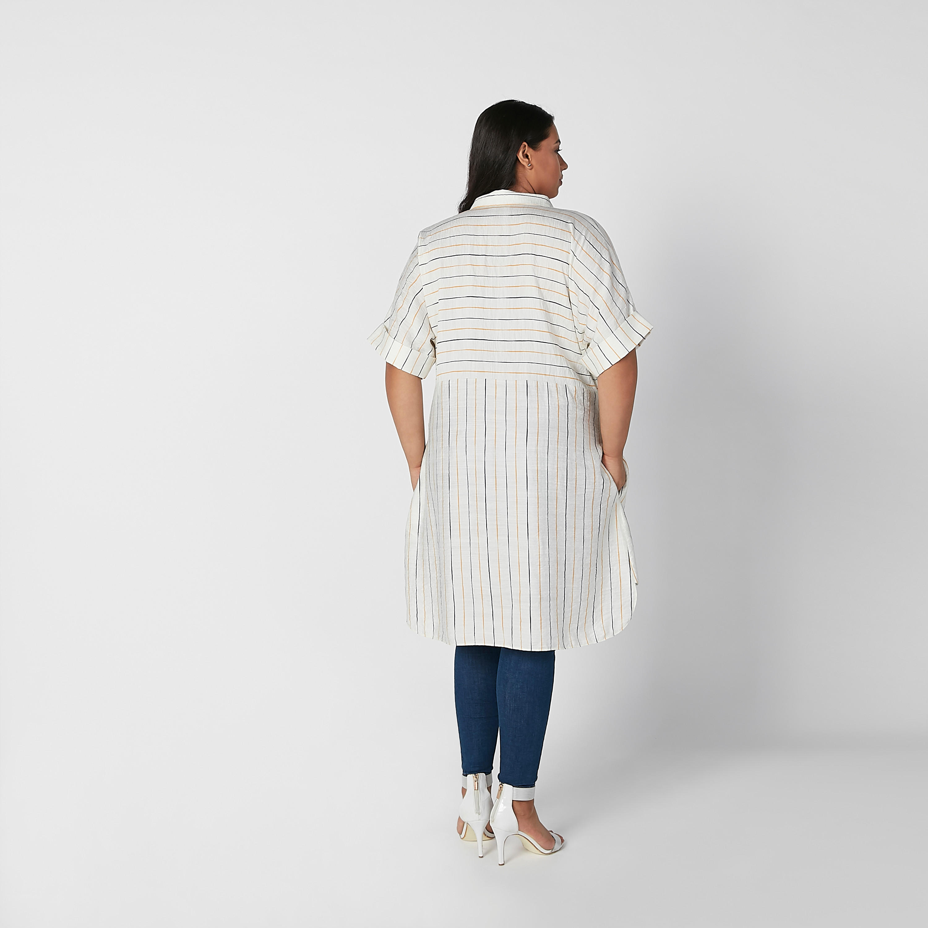 قميص طويل مخطط بأكمام قصيرة وياقة عاديّة-women-clothing-shirtsandblouses-blouses-image-5