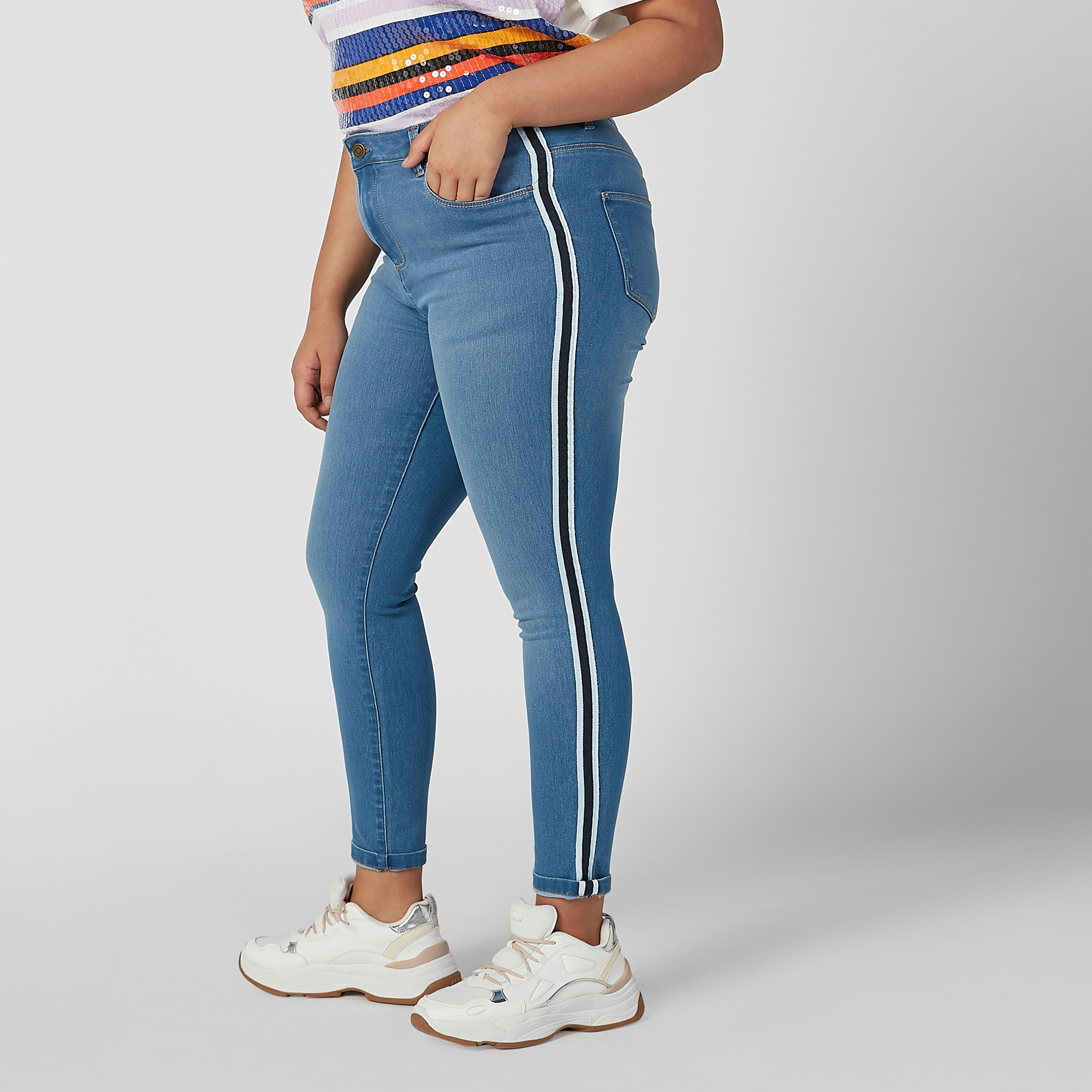 بنطلون جينز مستدام واسع بخصر مرن وشريطة-women-clothing-bottoms-jeans-image-1