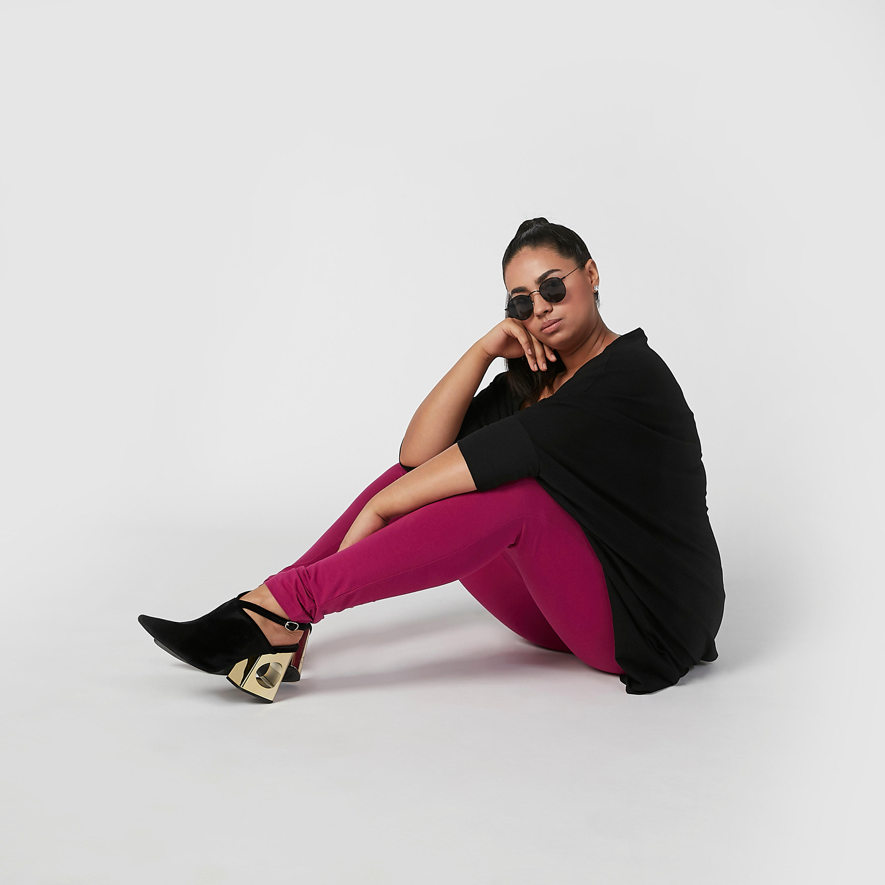 بنطلون ليقنز سادة بخصر مطاطي-women-clothing-bottoms-leggings-image-2