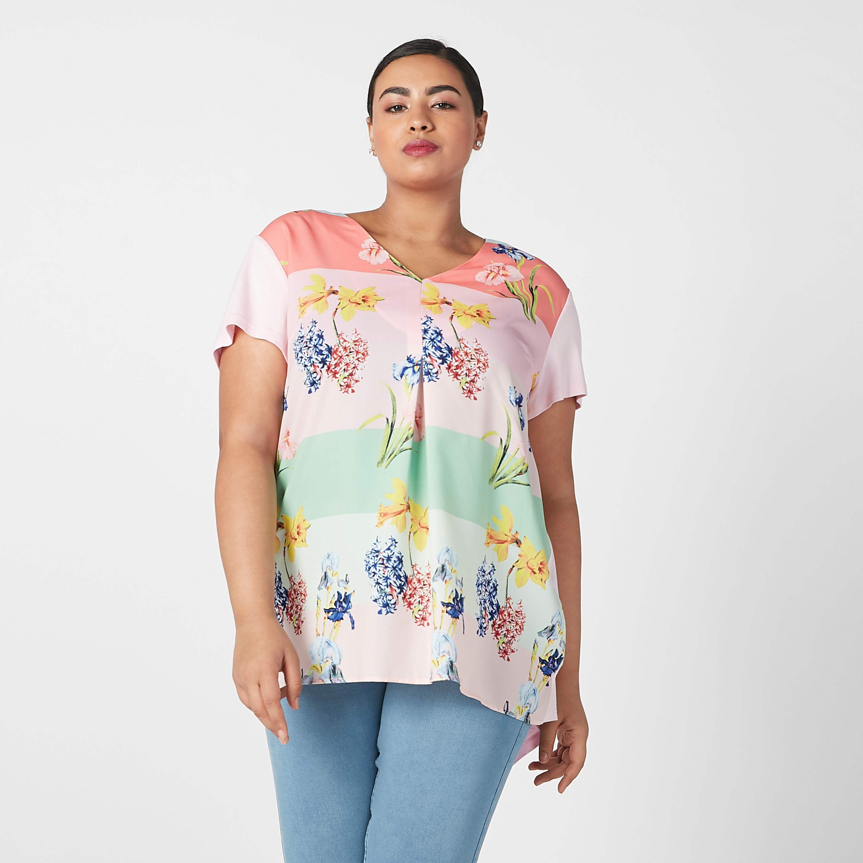 بلوزة بياقة V وأكمام قصيرة وطبعات زهرية-women-clothing-shirtsandblouses-blouses-image-2