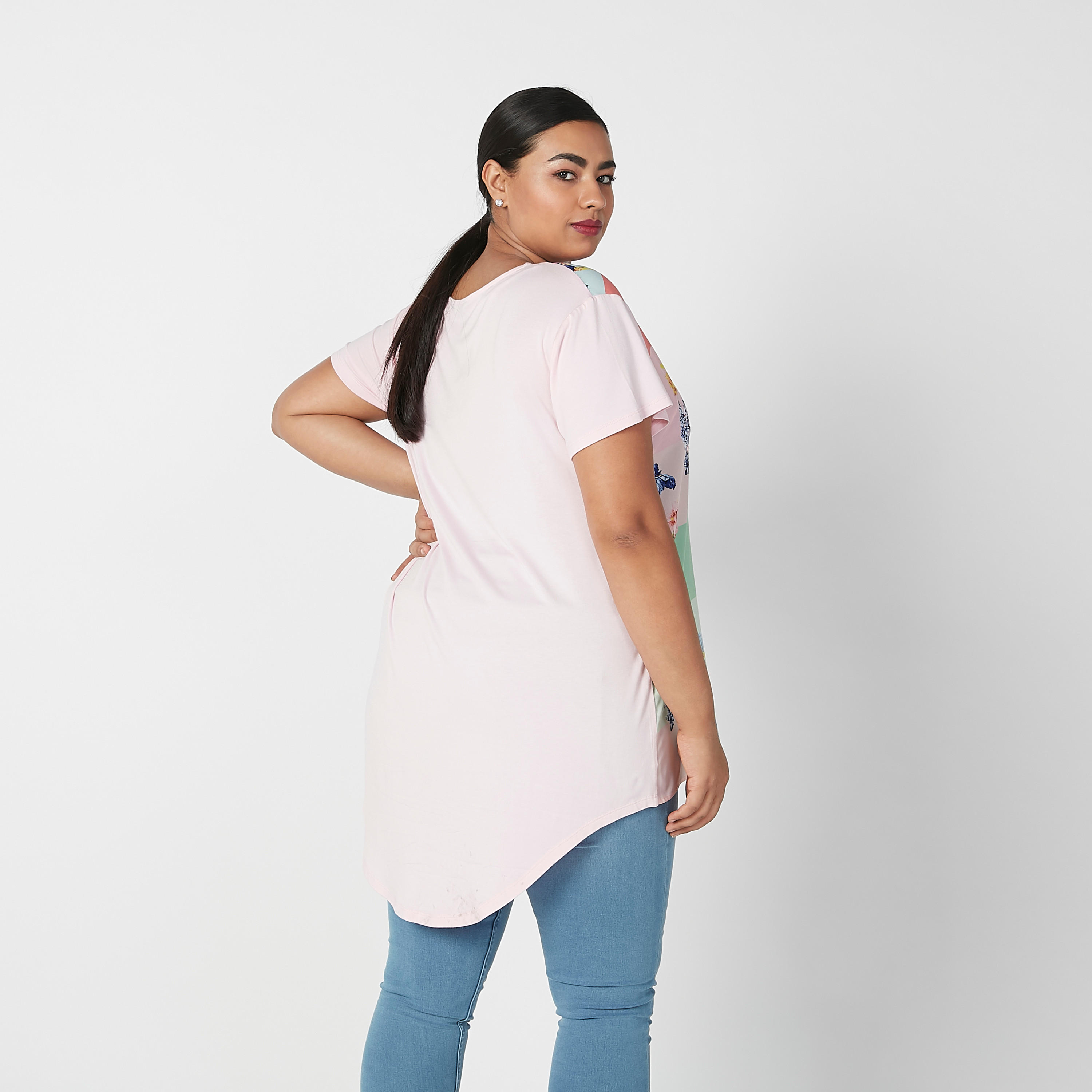بلوزة بياقة V وأكمام قصيرة وطبعات زهرية-women-clothing-shirtsandblouses-blouses-image-4