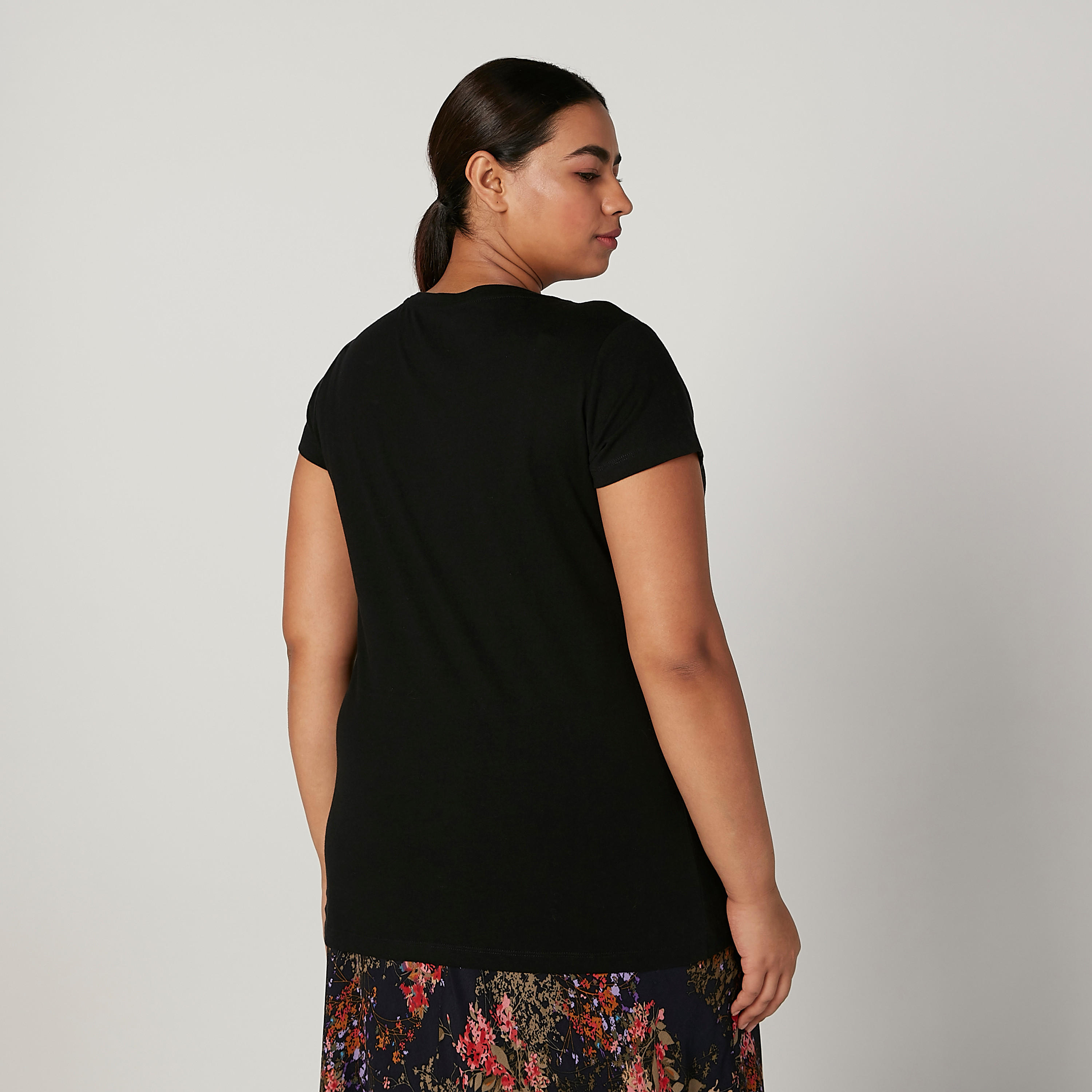 تيشيرت بطبعات بياقة مستديرة وأكمام قصيرة-women-clothing-tshirts-image-1